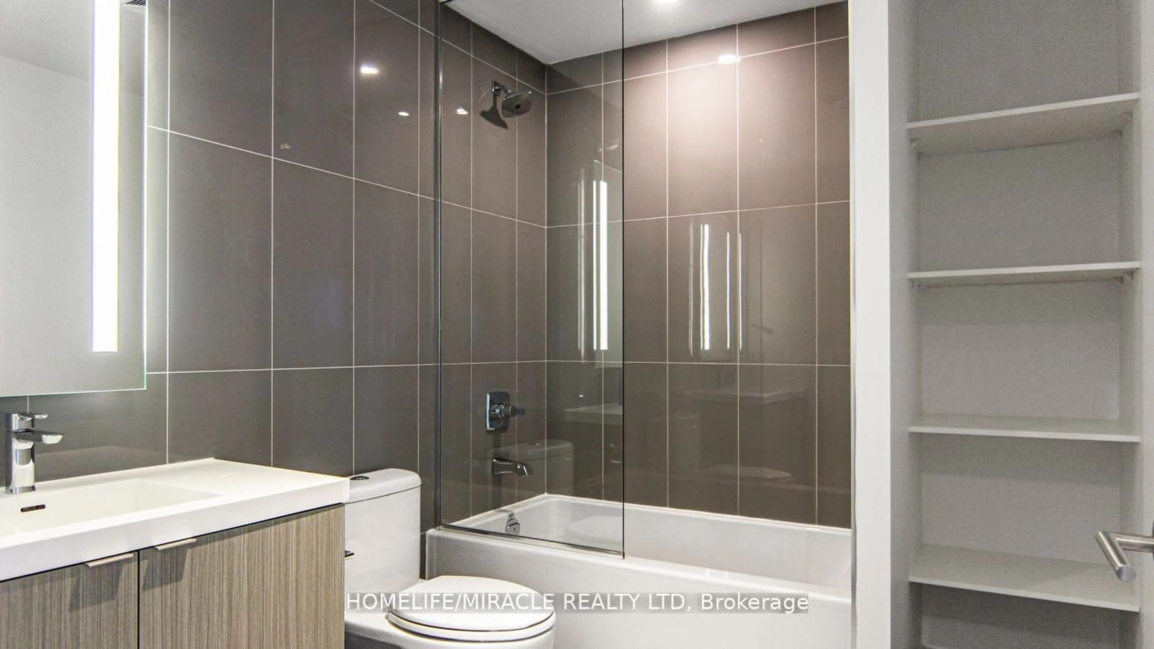 Bathroom, ceramic floors for 575 Bloor St #2905, Toronto Ontario M4W 0B2