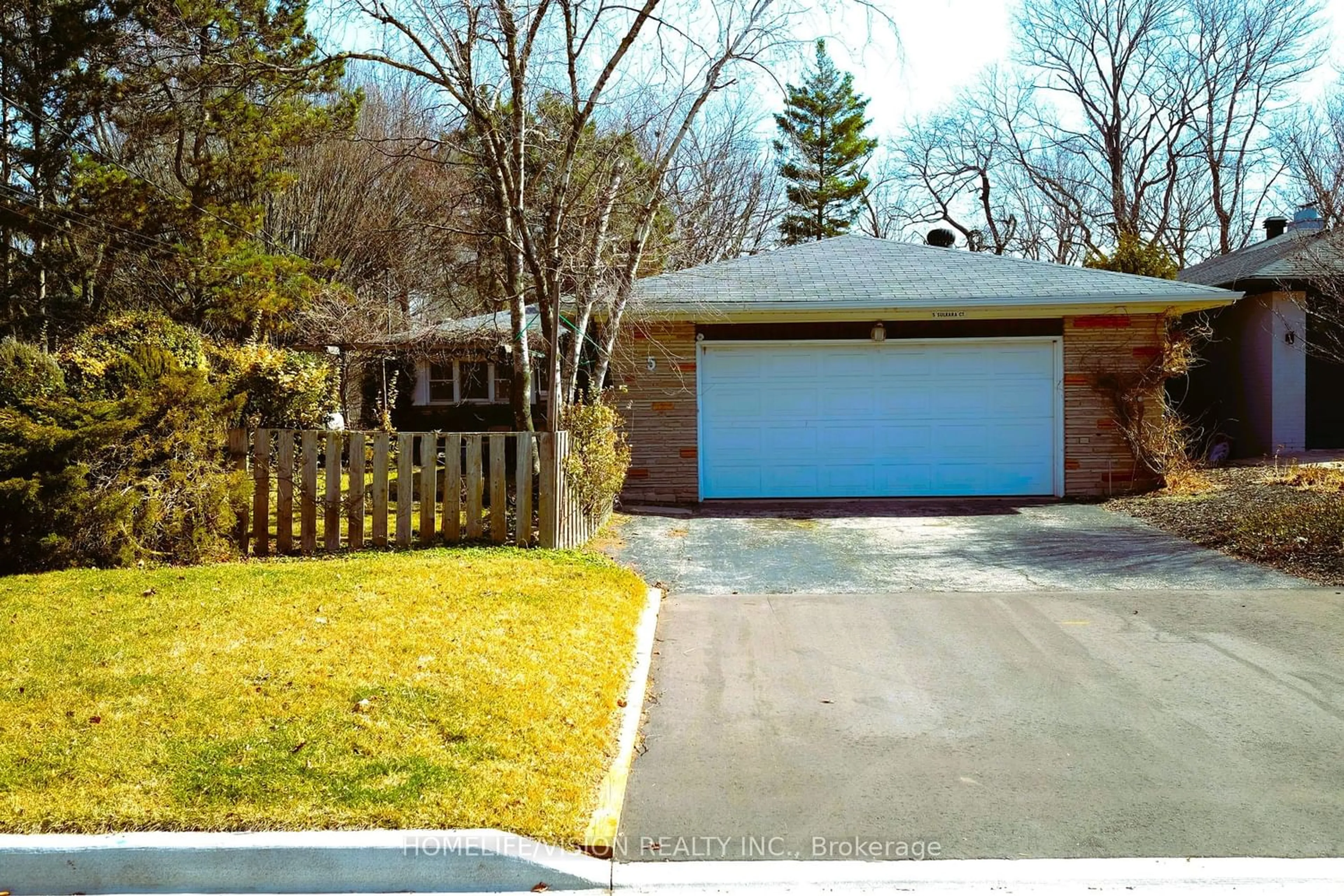 A pic from exterior of the house or condo for 5 Sulkara Crt, Toronto Ontario M4A 2G8