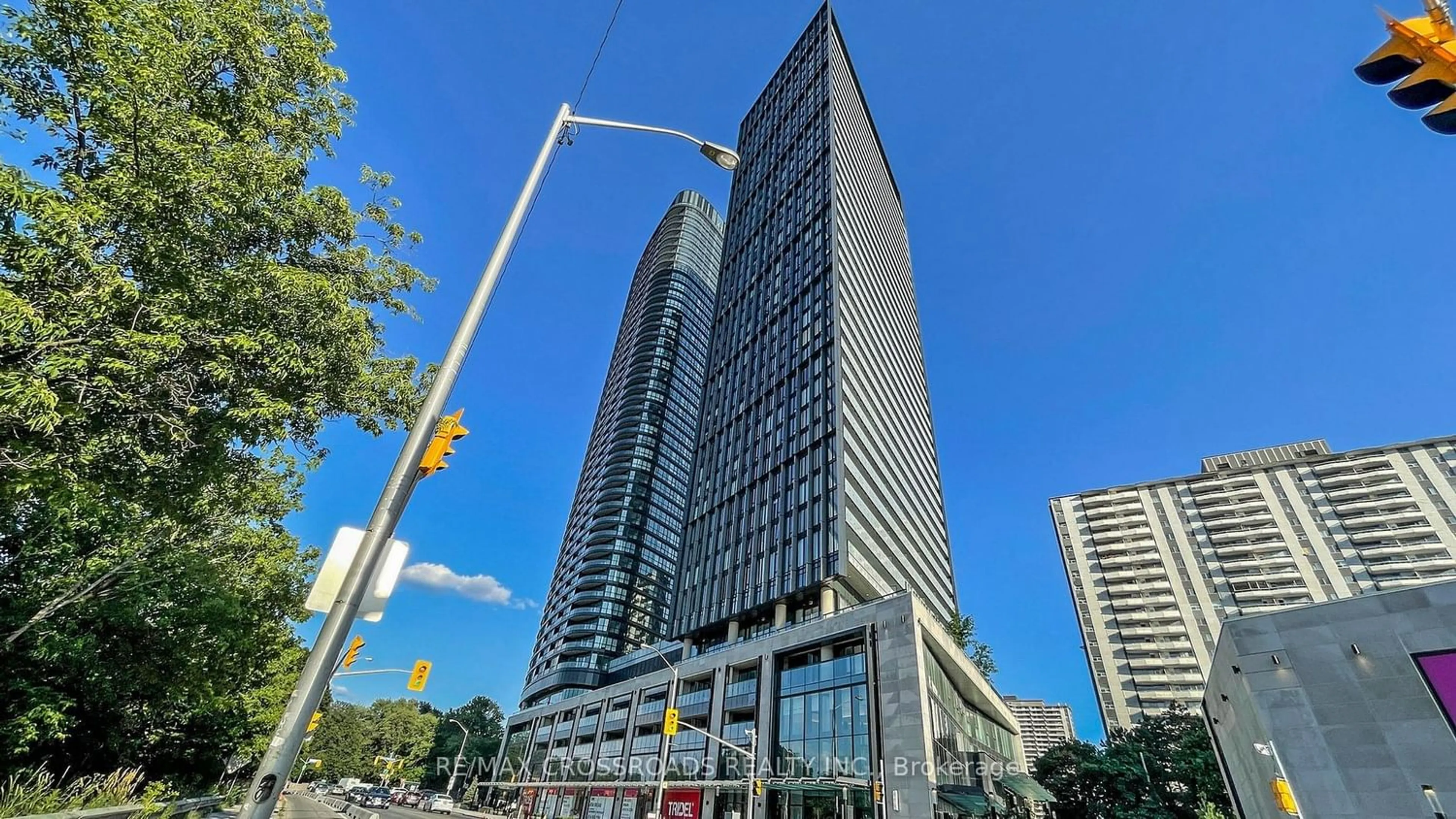A pic from exterior of the house or condo for 575 Bloor St #305, Toronto Ontario M4W 0B2