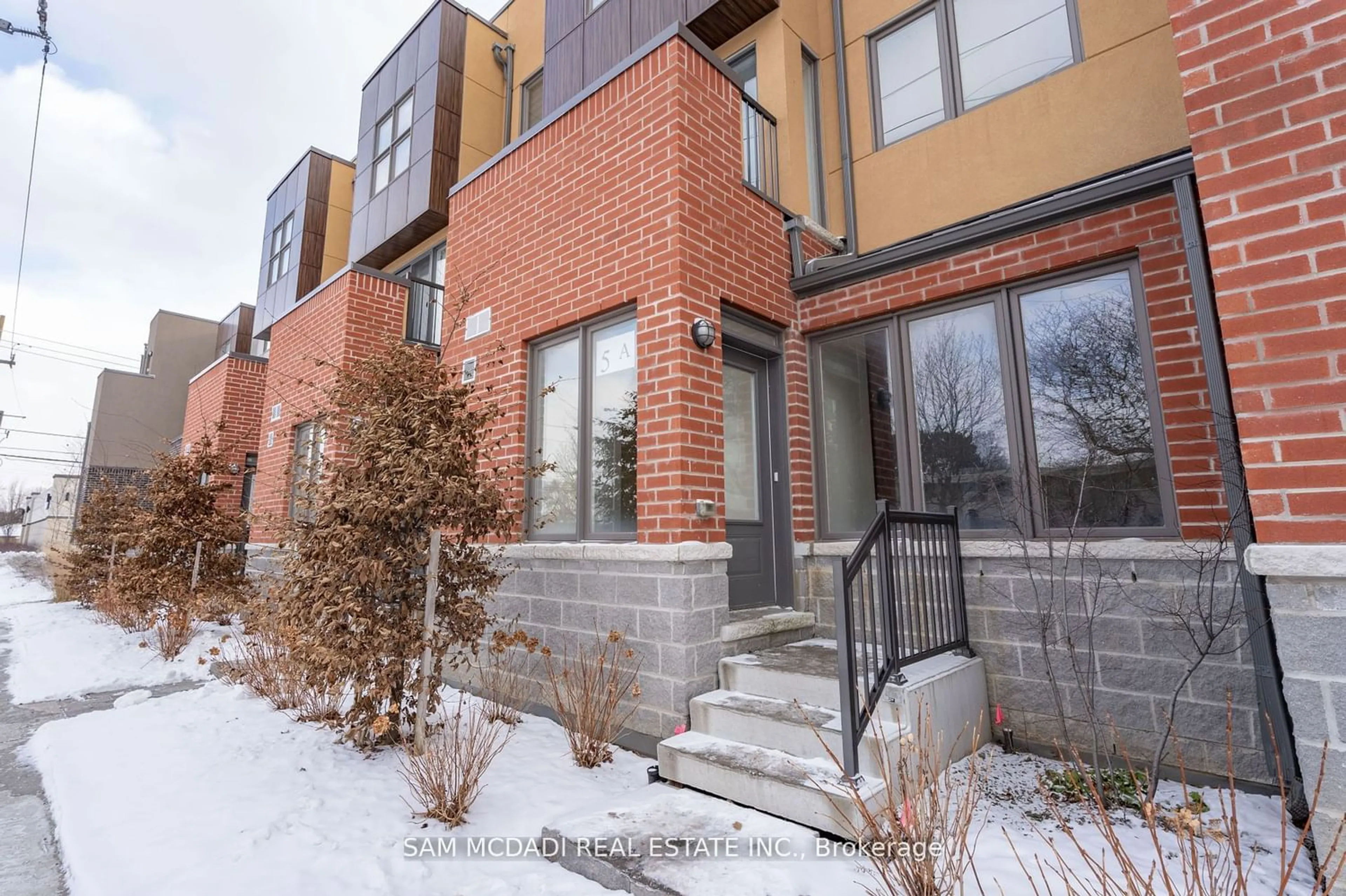 A pic from exterior of the house or condo for 5A Clintwood Gate, Toronto Ontario M3A 0A8