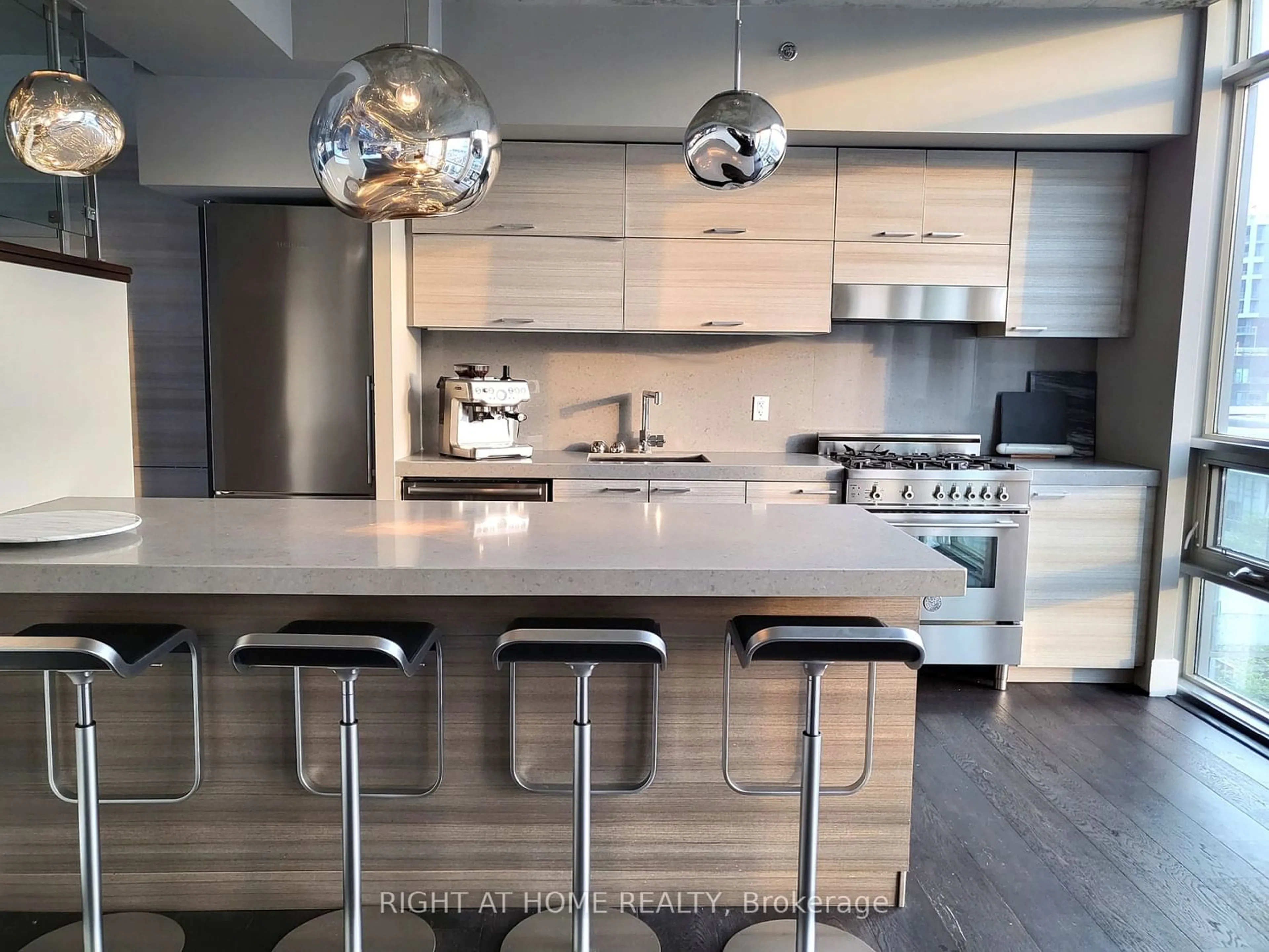 Contemporary kitchen for 55 Stewart St #Ph1027, Toronto Ontario M5V 2V1