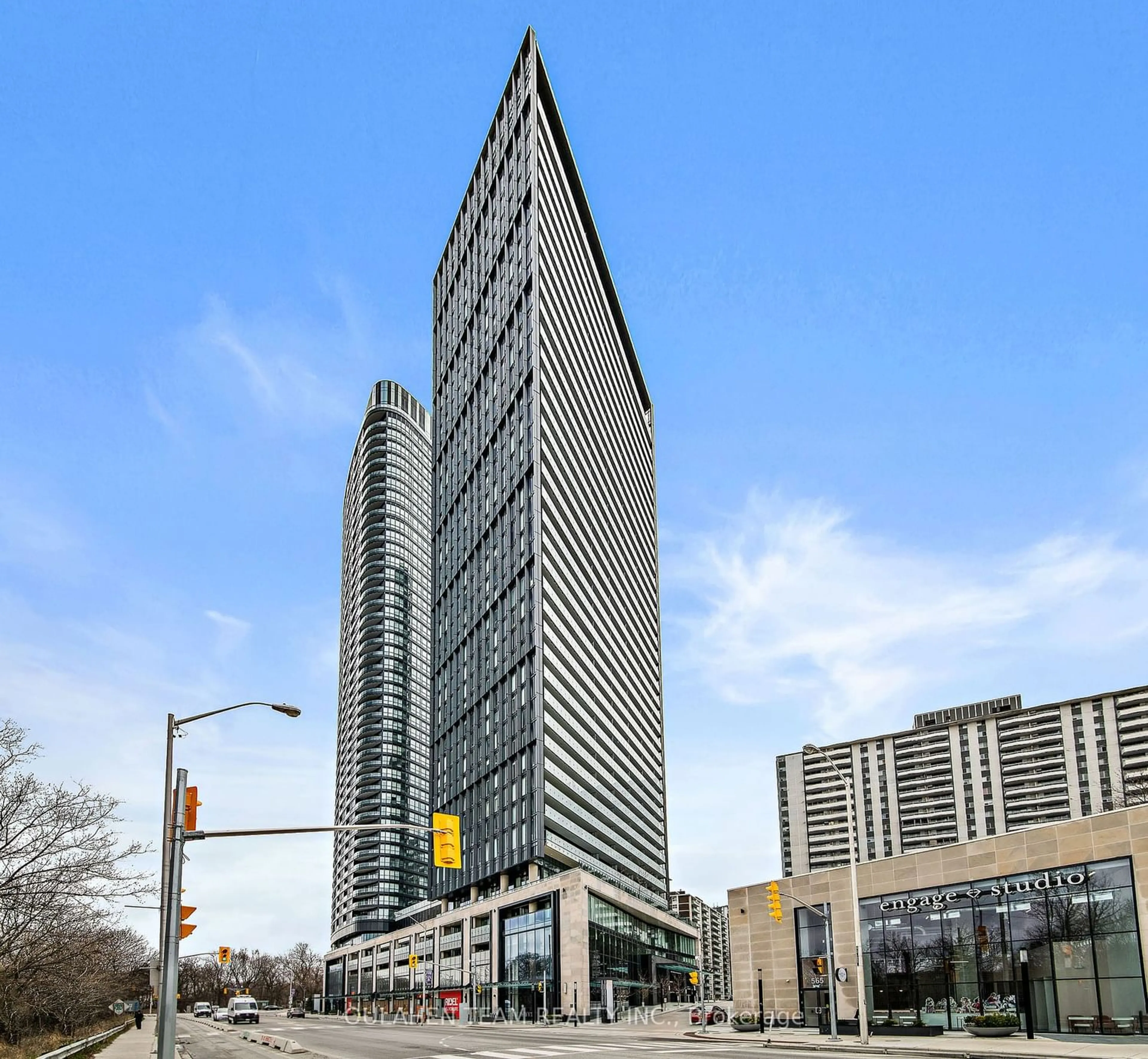 A pic from exterior of the house or condo for 575 Bloor St #1604, Toronto Ontario M4W 0B2