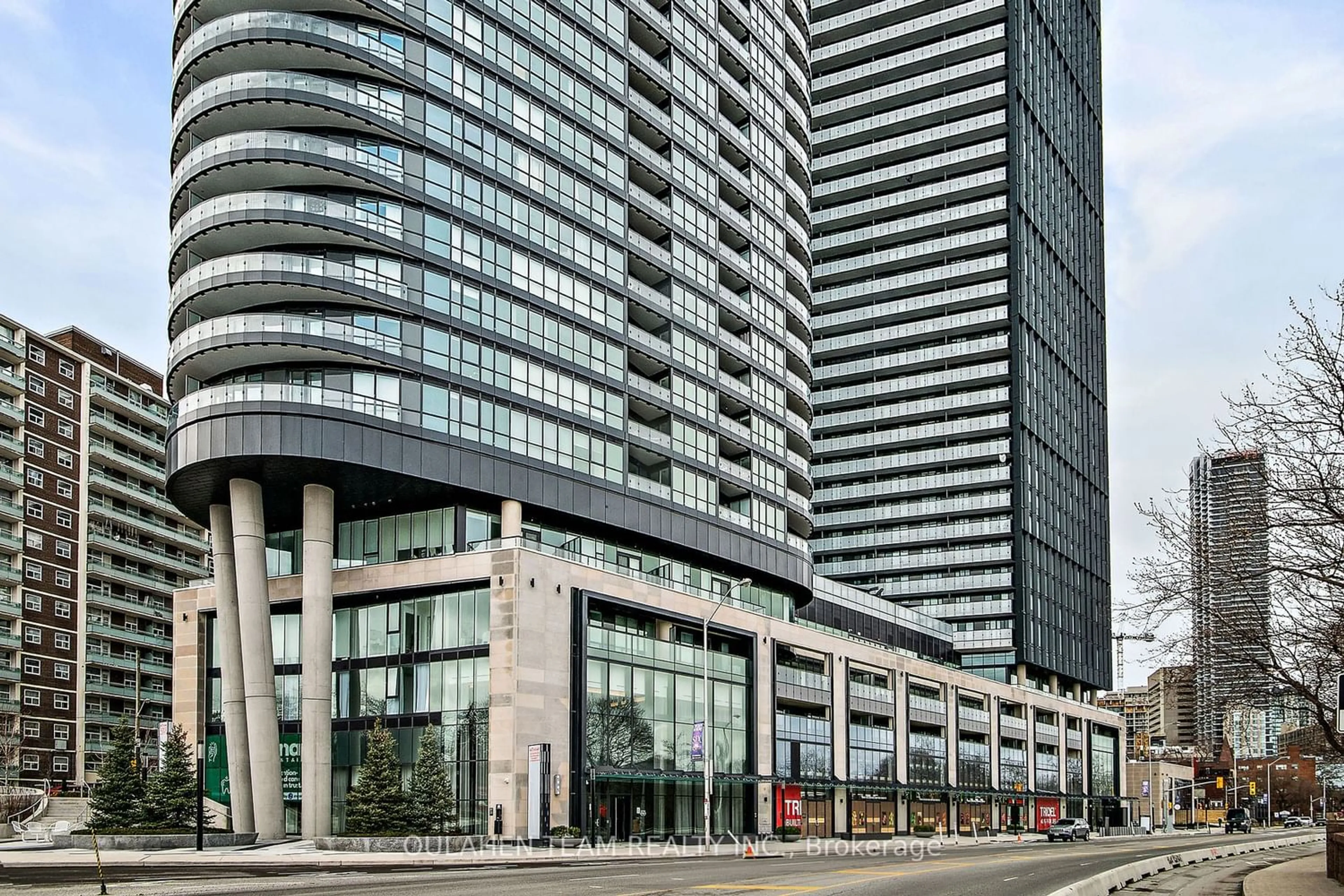 A pic from exterior of the house or condo for 575 Bloor St #1604, Toronto Ontario M4W 0B2