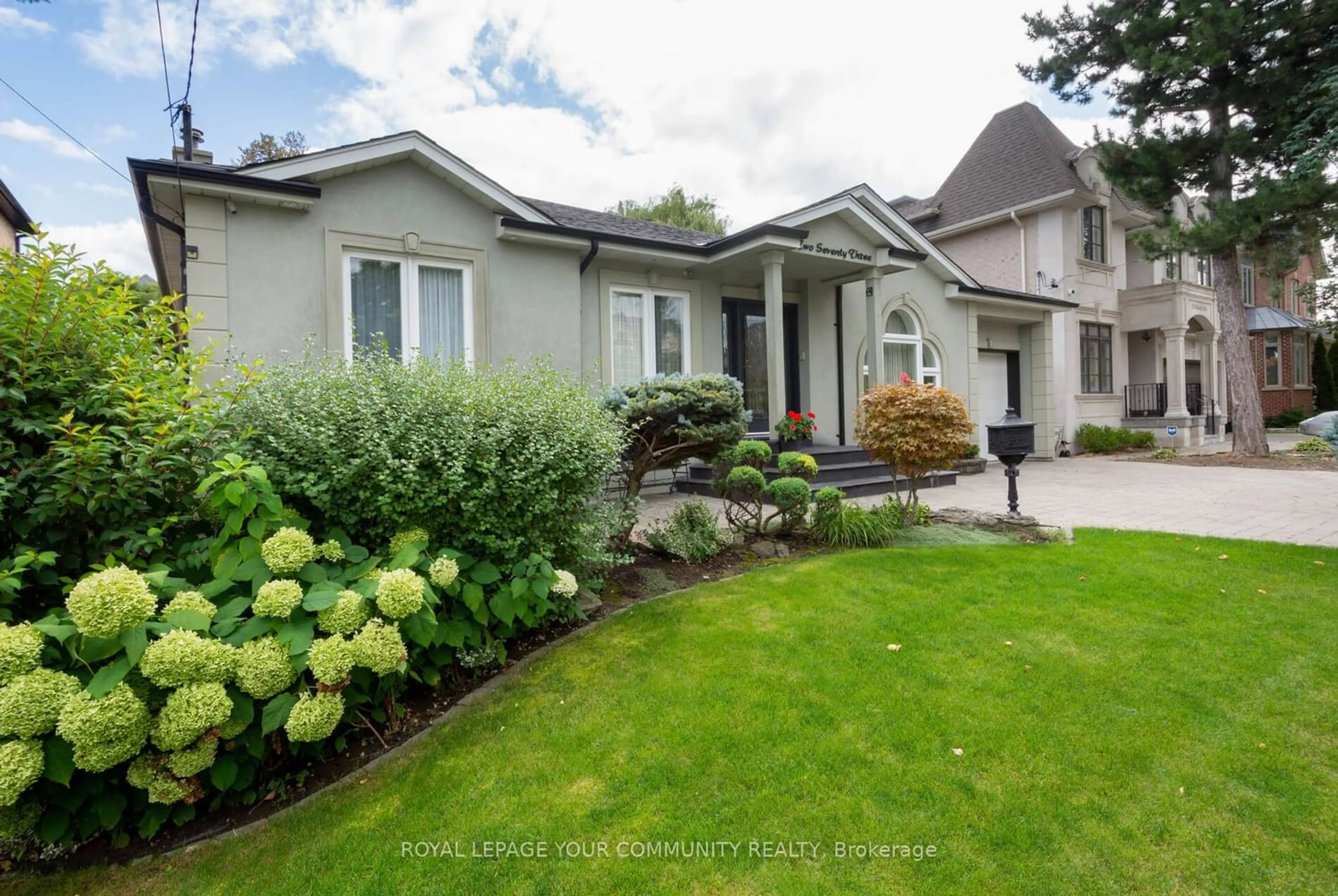 Frontside or backside of a home for 273 Ellerslie Ave, Toronto Ontario M2R 1B6