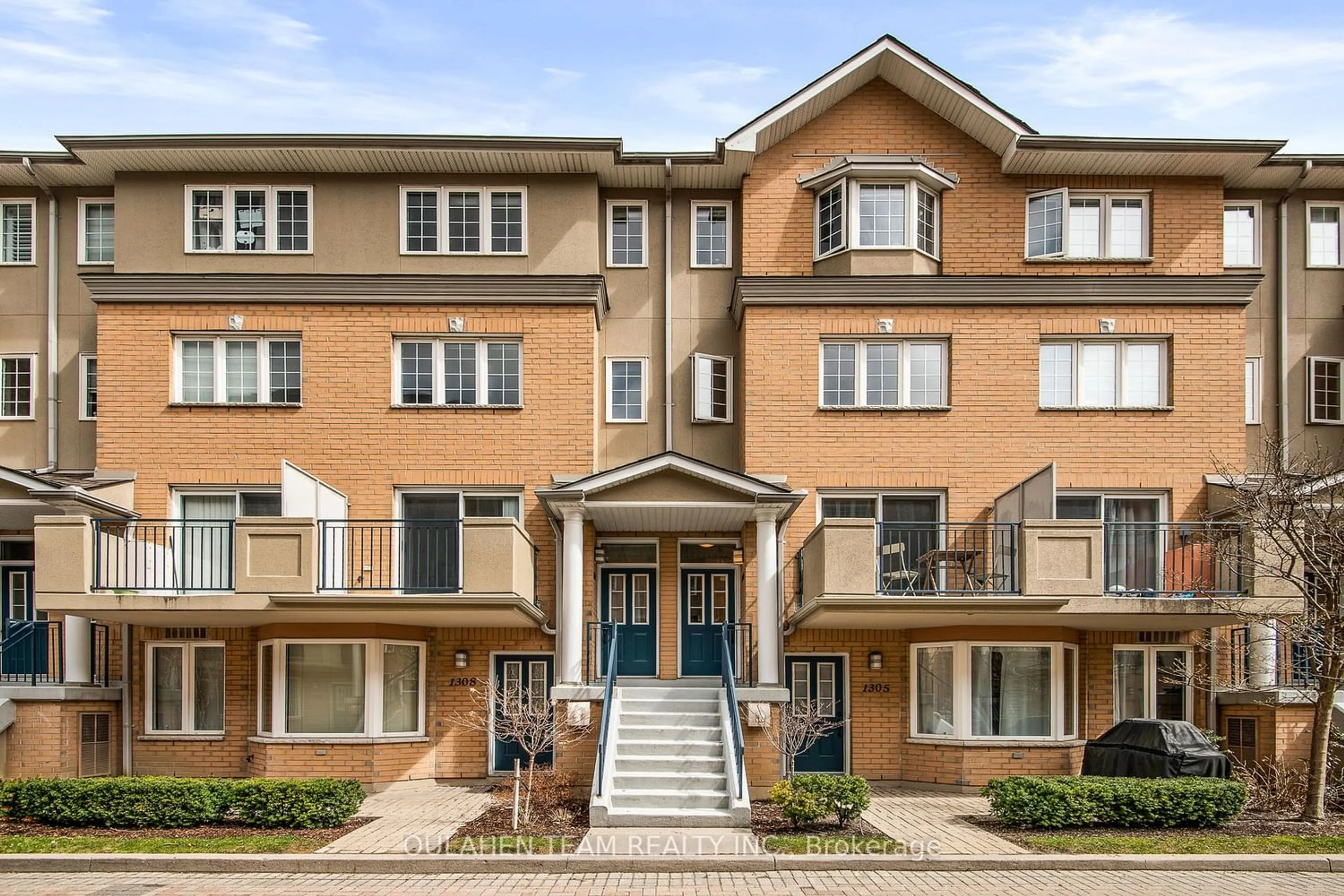 A pic from exterior of the house or condo for 28 Sommerset Way #1306, Toronto Ontario M2N 6W7