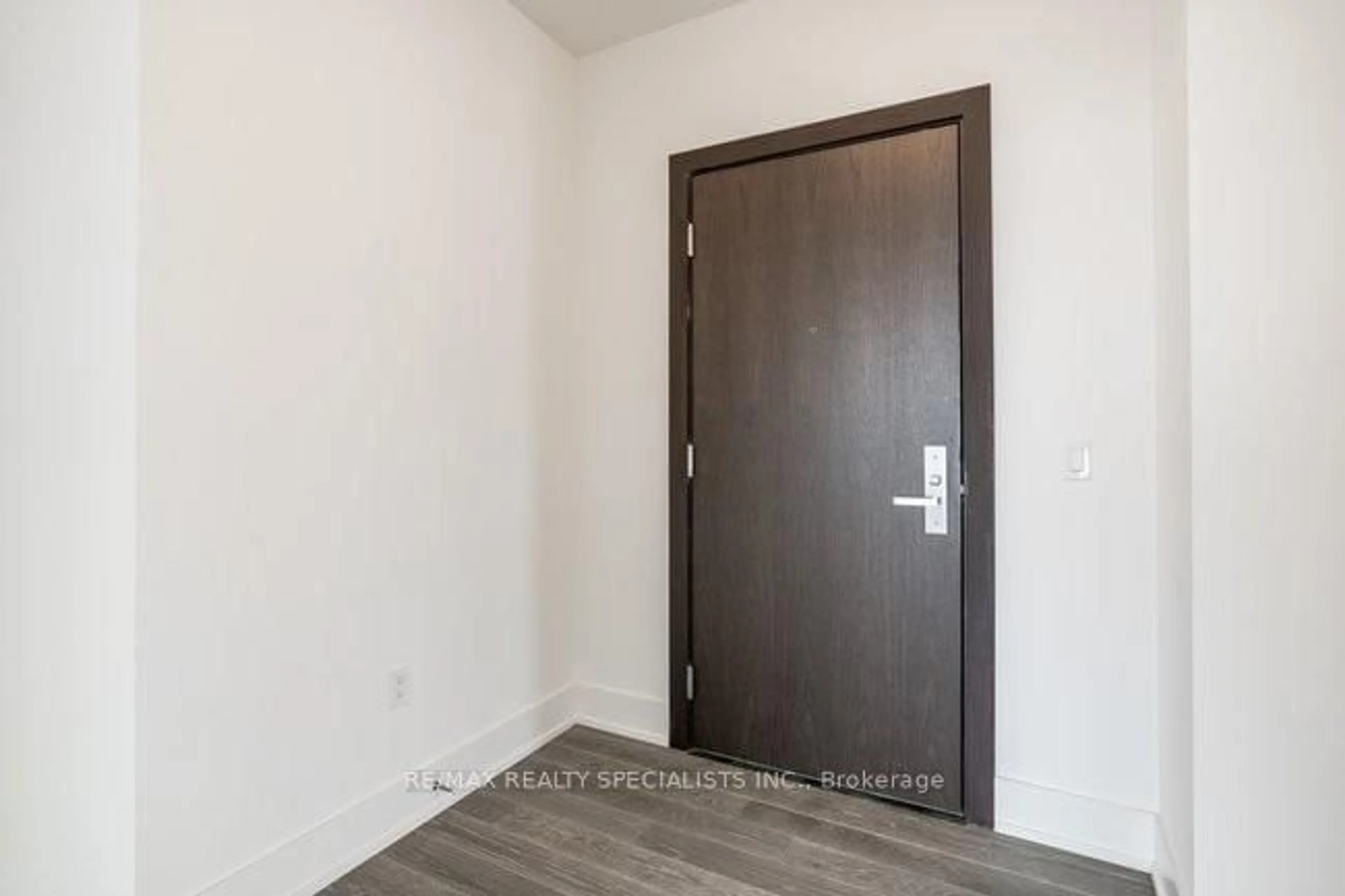 Indoor entryway for 1 Yorkville Ave #5103, Toronto Ontario M4W 1L1