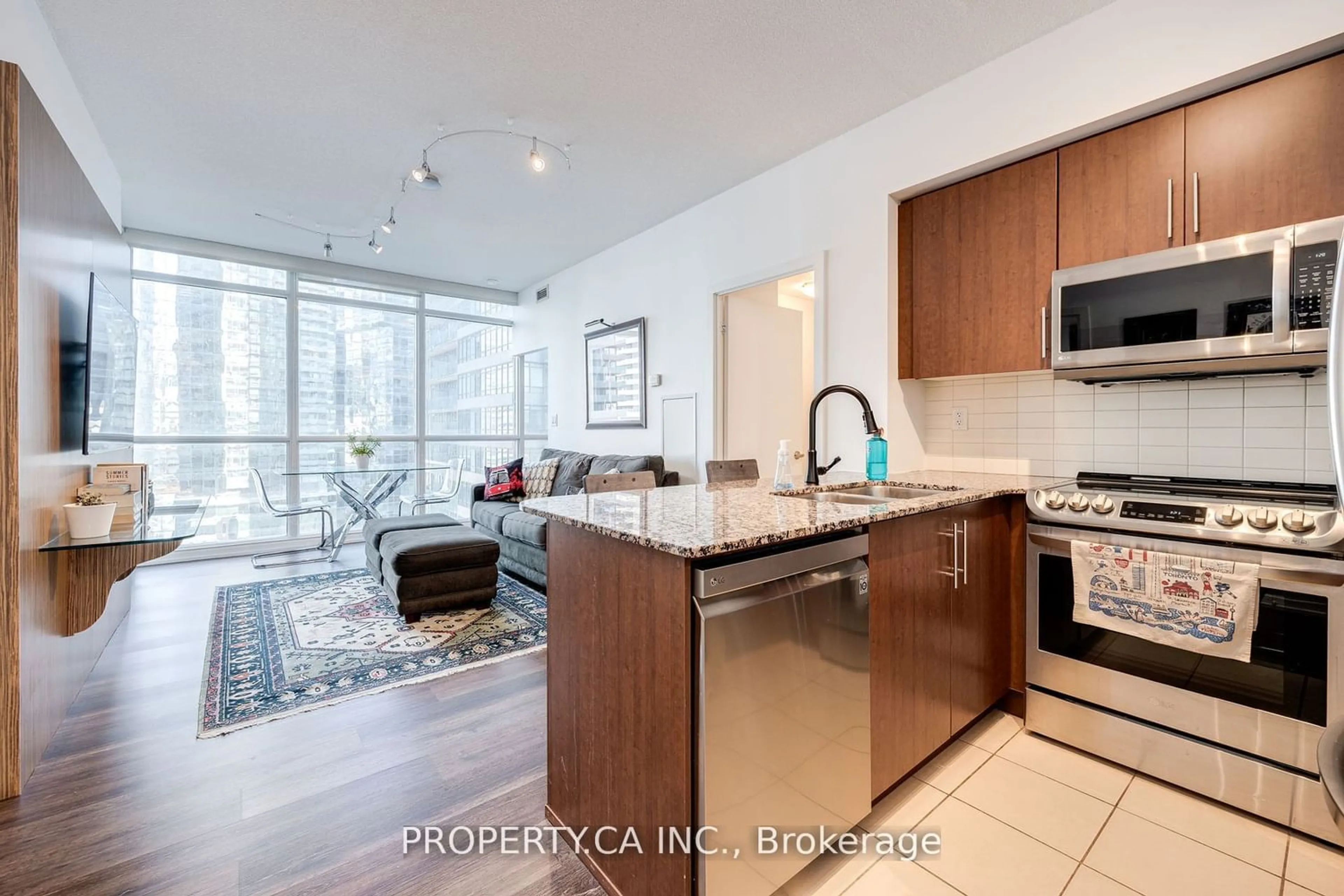 Kitchen with laundary machines for 65 Bremner Blvd #1501, Toronto Ontario M5J 0A7