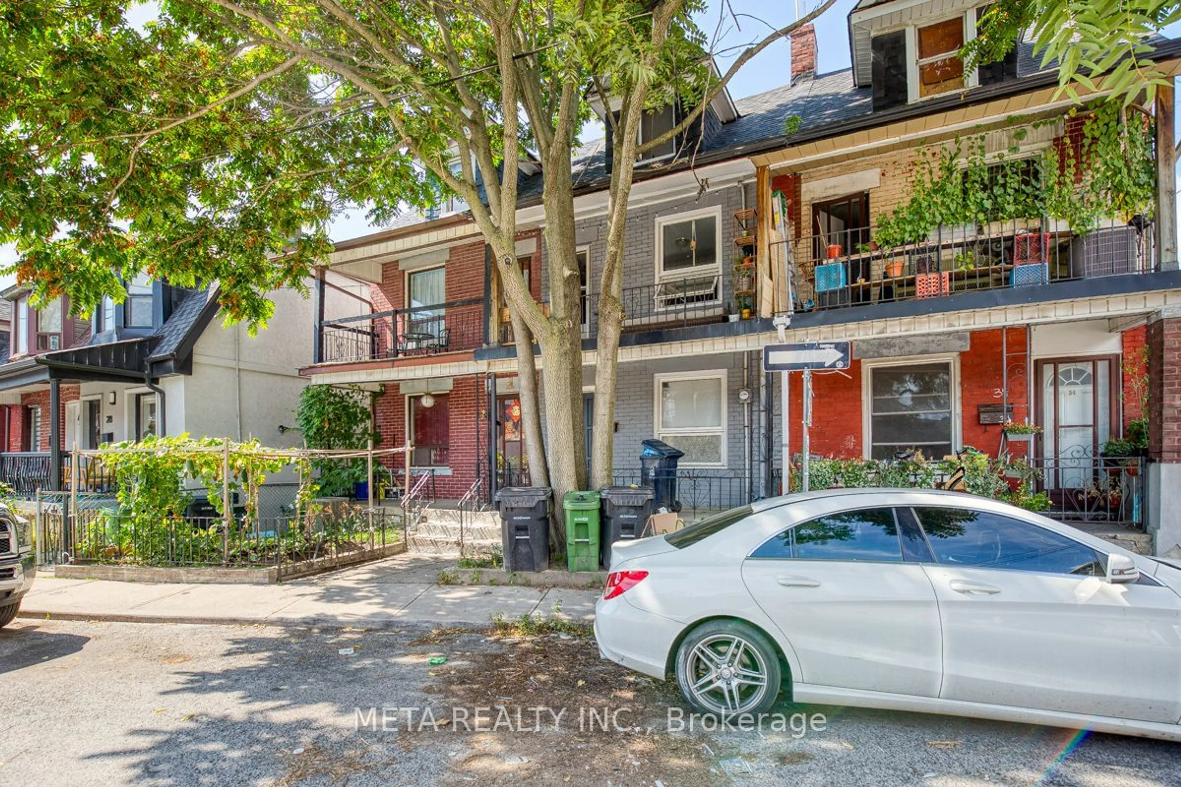 A pic from exterior of the house or condo for 32 Macklem Ave, Toronto Ontario M6J 3M2