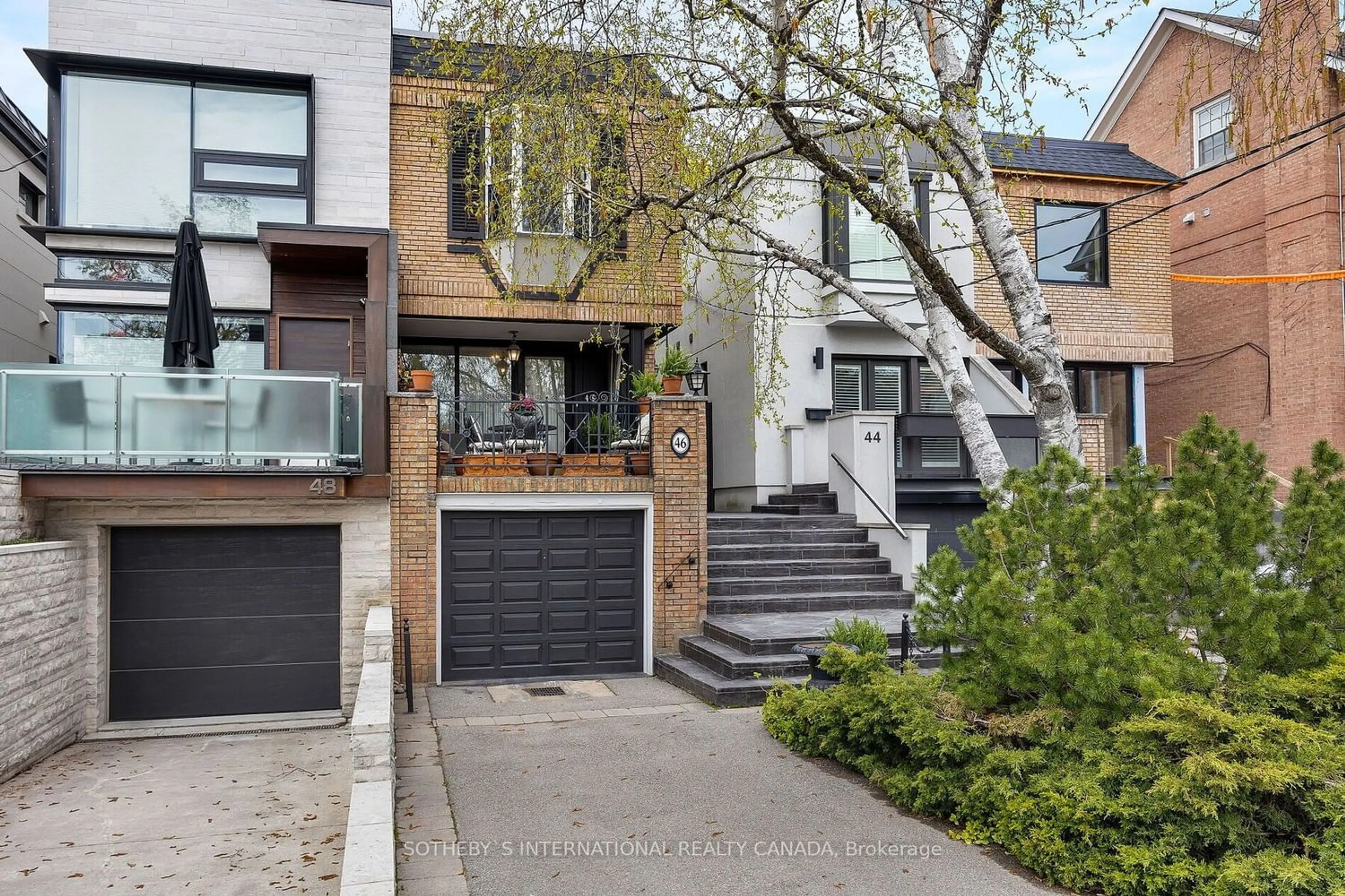 A pic from exterior of the house or condo for 46 Clarendon Ave, Toronto Ontario M4V 1J1