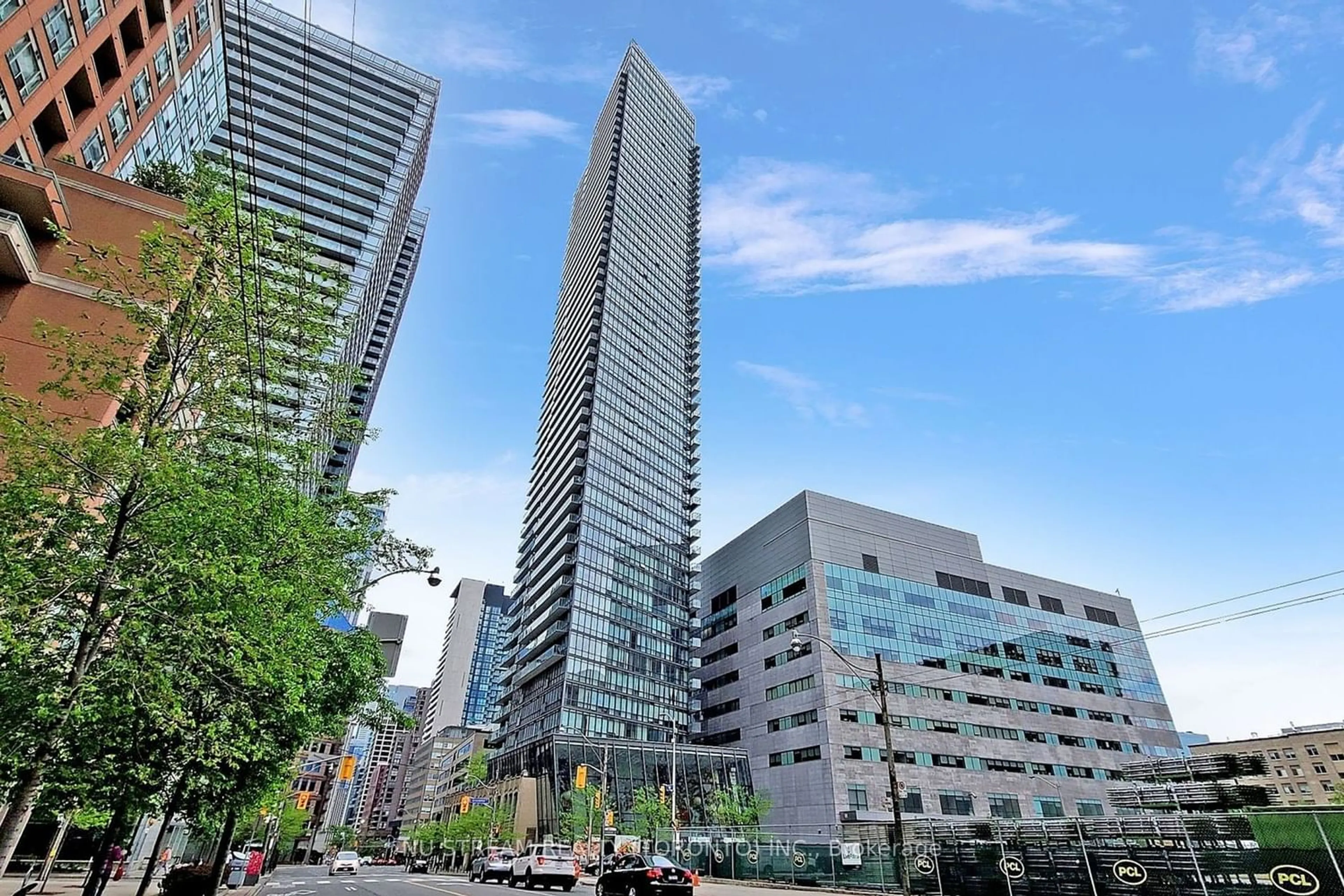 A pic from exterior of the house or condo for 832 Bay St #2904, Toronto Ontario M5S 1Z6