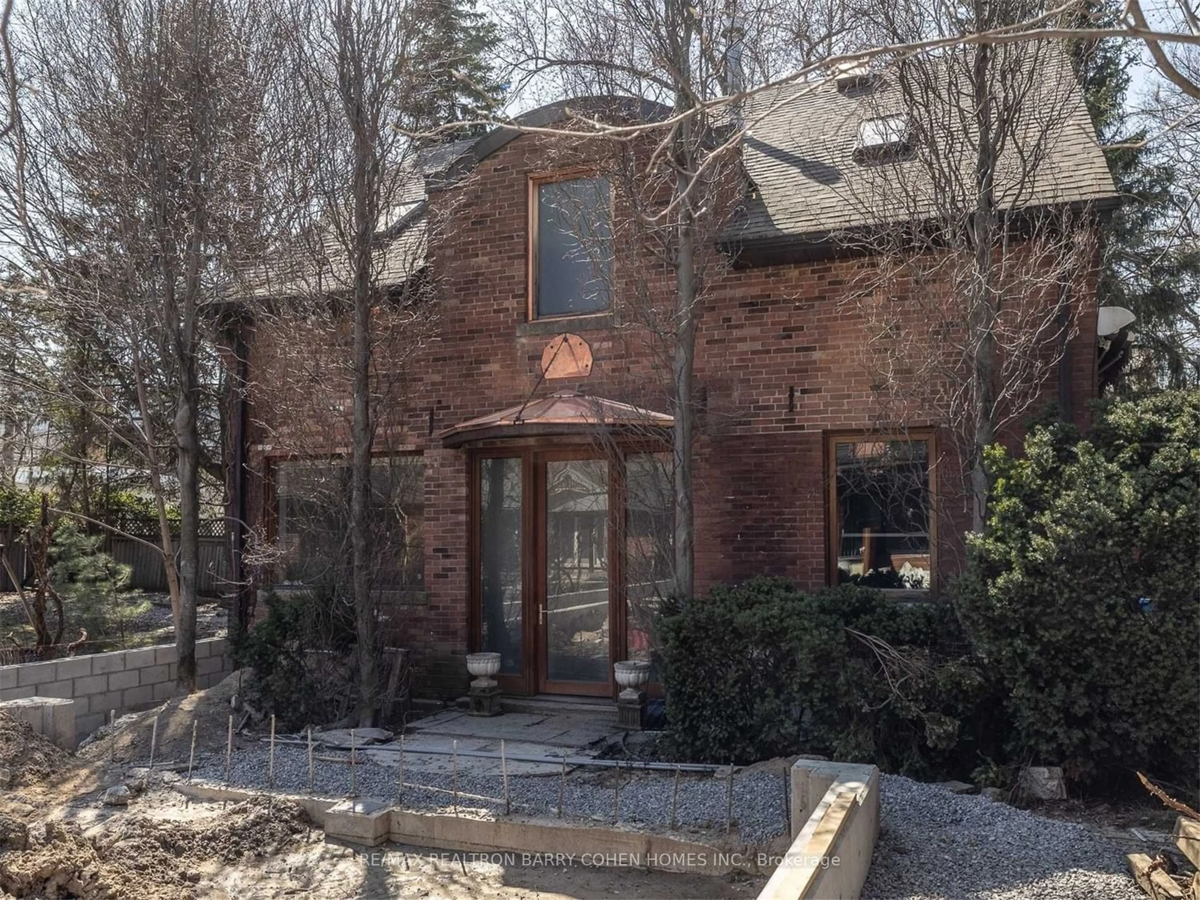 Home with brick exterior material for 135 C Crescent Rd #Coach H, Toronto Ontario M4W 1T8