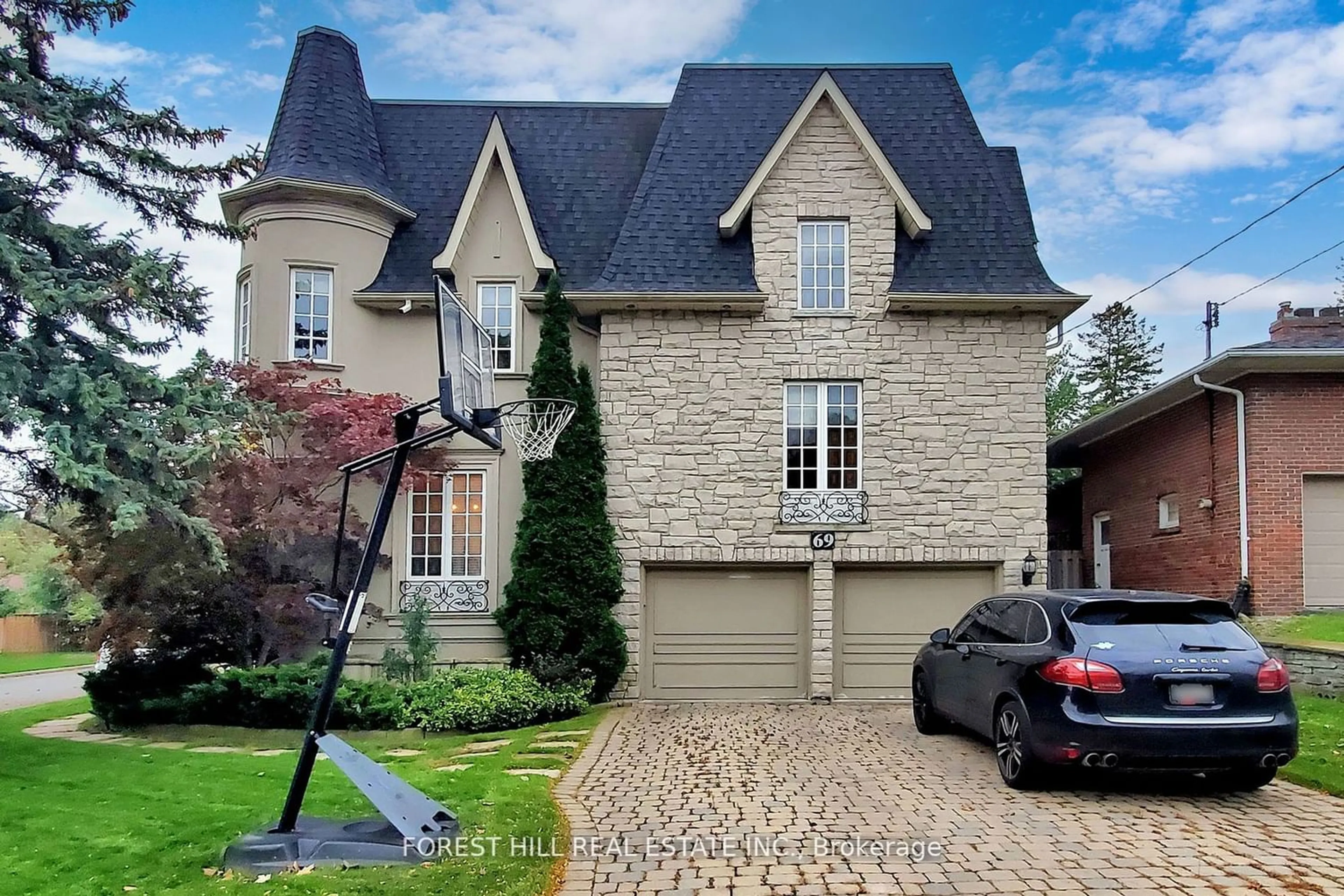 Home with brick exterior material for 69 Munro Blvd, Toronto Ontario M2P 1C3