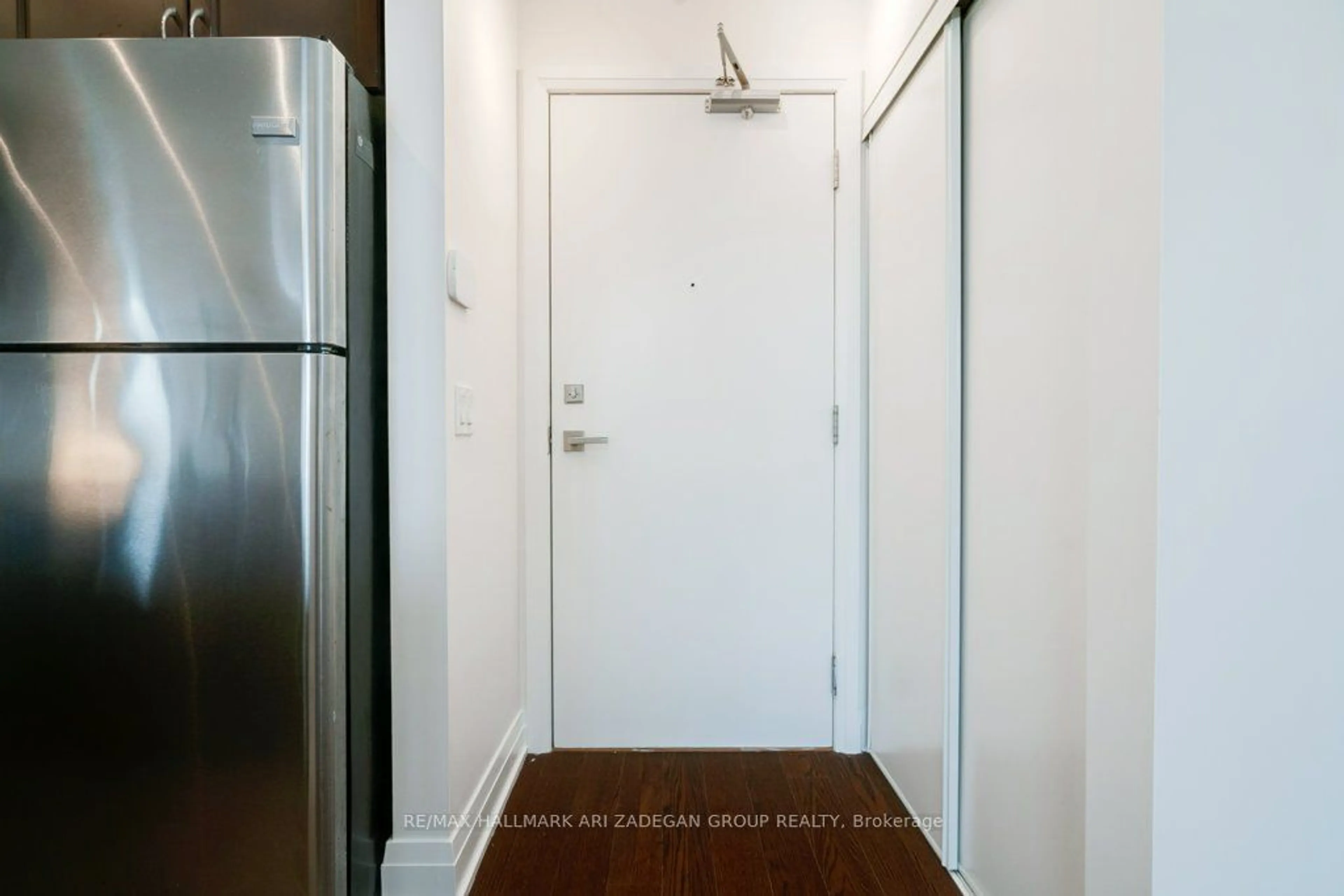 Indoor entryway for 530 St Clair Ave #503, Toronto Ontario M6C 0A2