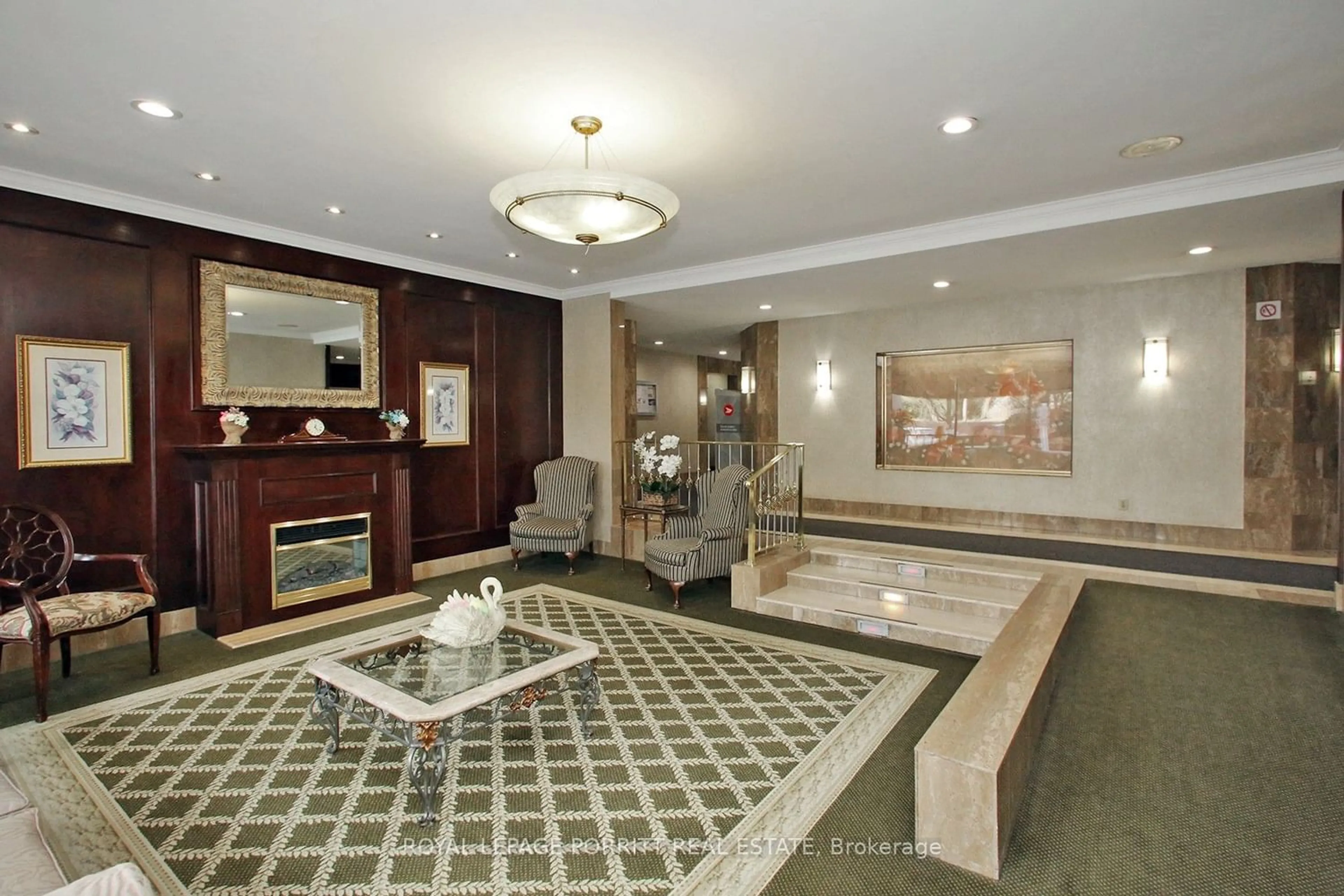 Indoor lobby for 131 Torresdale Ave #2108, Toronto Ontario M2R 3T1