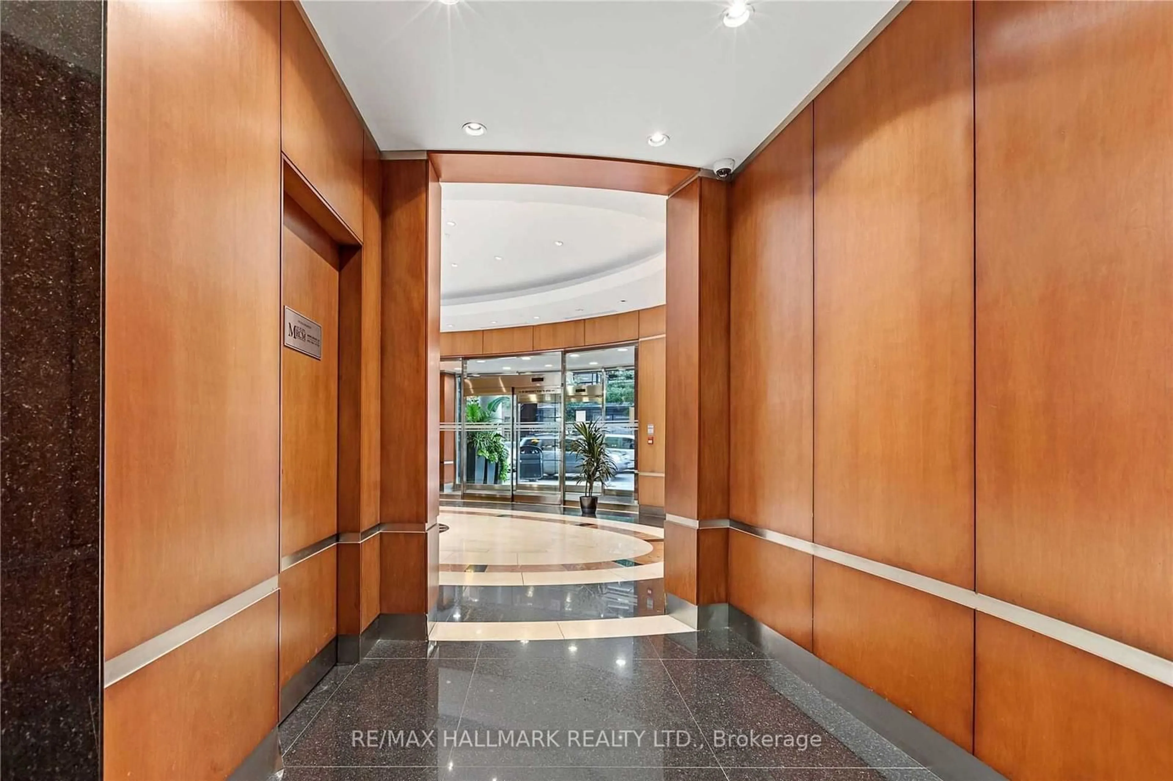 Indoor foyer for 1121 Bay St #505, Toronto Ontario M5S 3L9