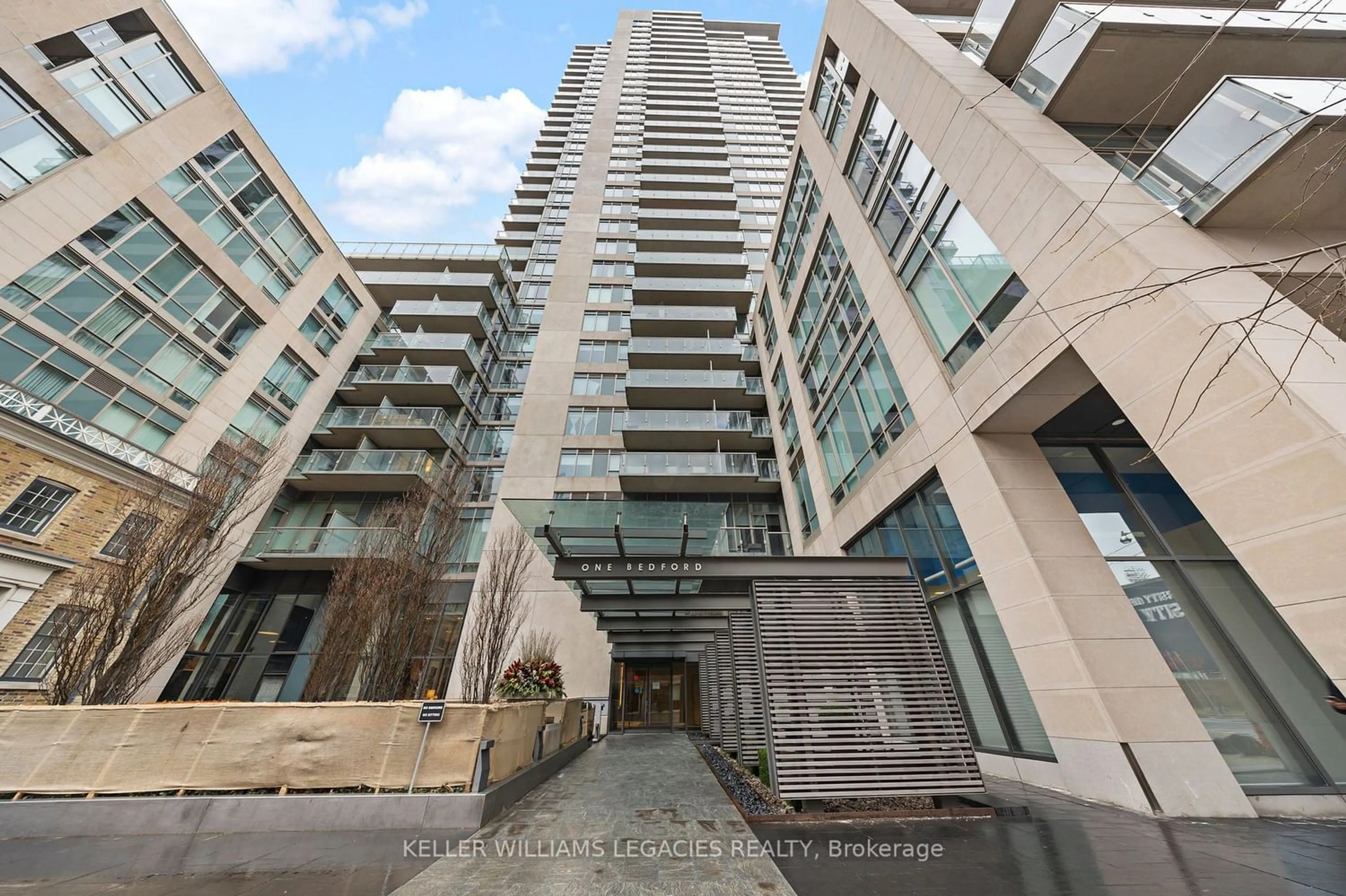 A pic from exterior of the house or condo for 1 Bedford Rd #416, Toronto Ontario M5R 2B5