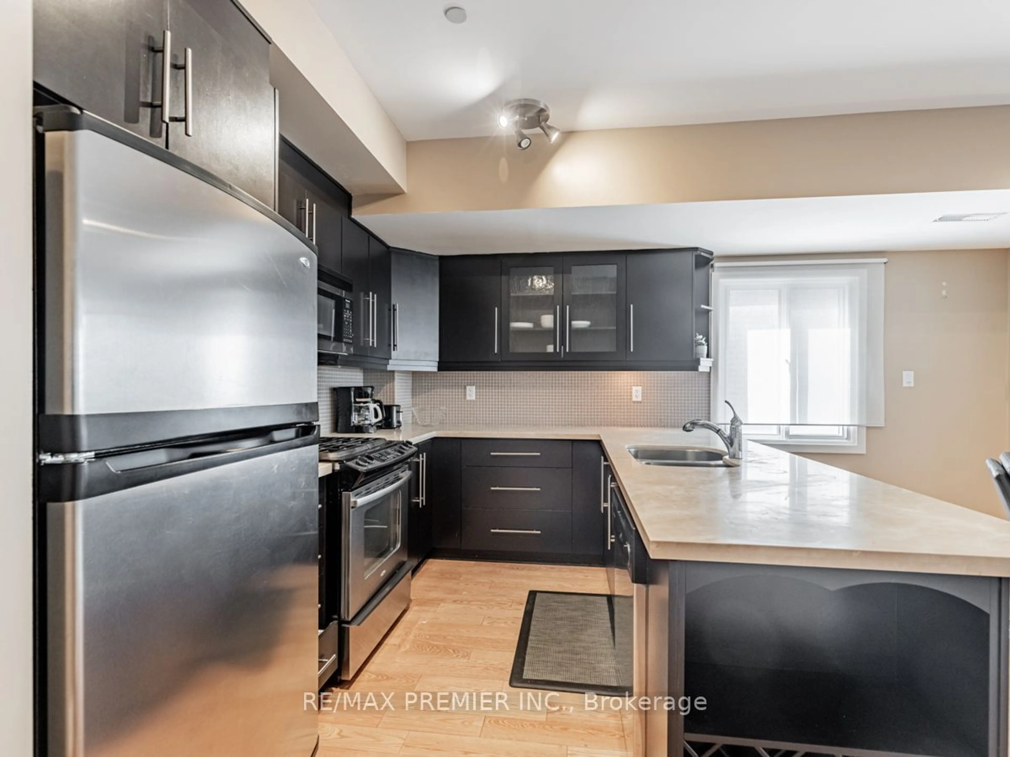 Contemporary kitchen for 473 Dupont St #1, Toronto Ontario M6G 1Y6