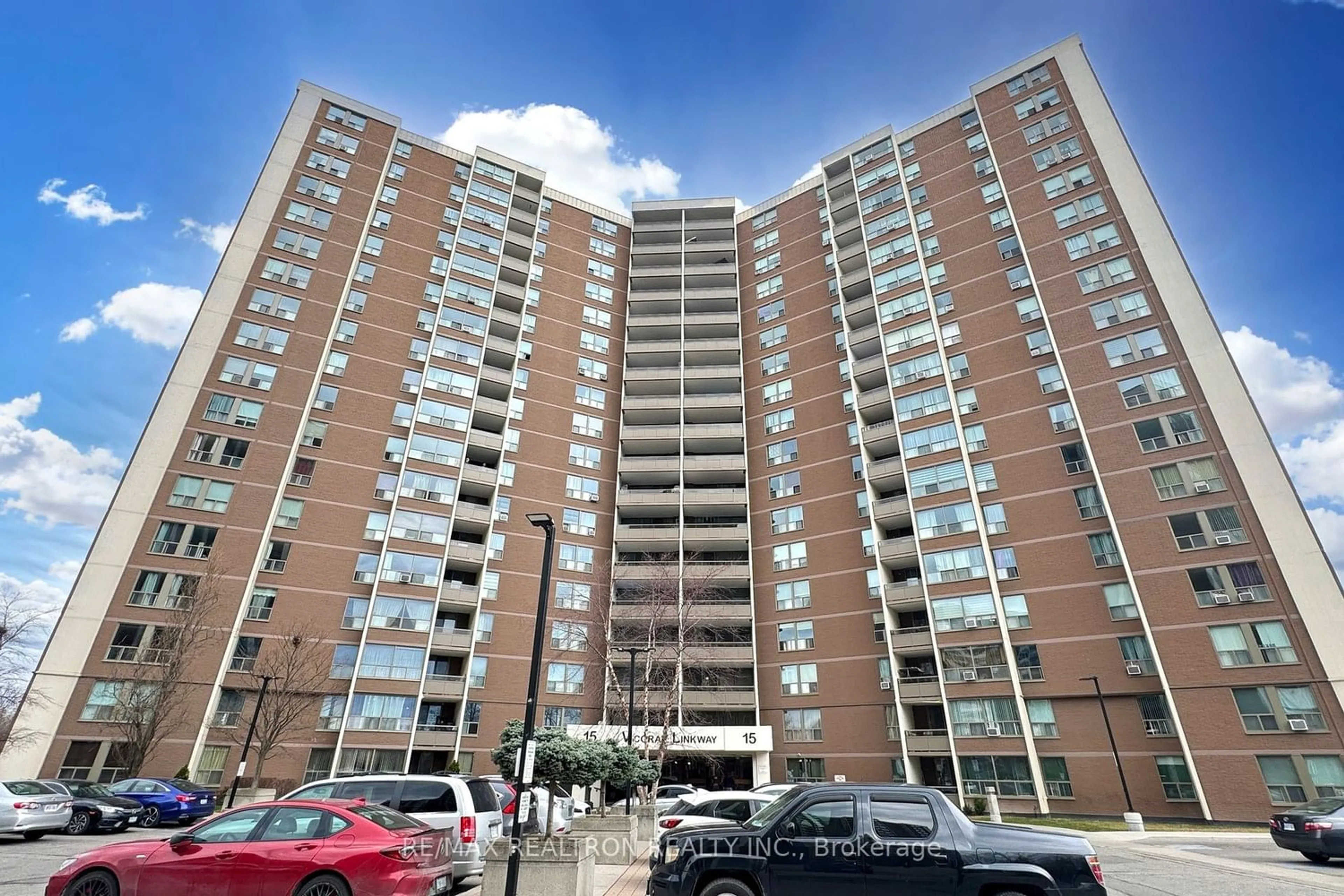 A pic from exterior of the house or condo for 15 Vicora Link Way #606, Toronto Ontario M3C 1A7