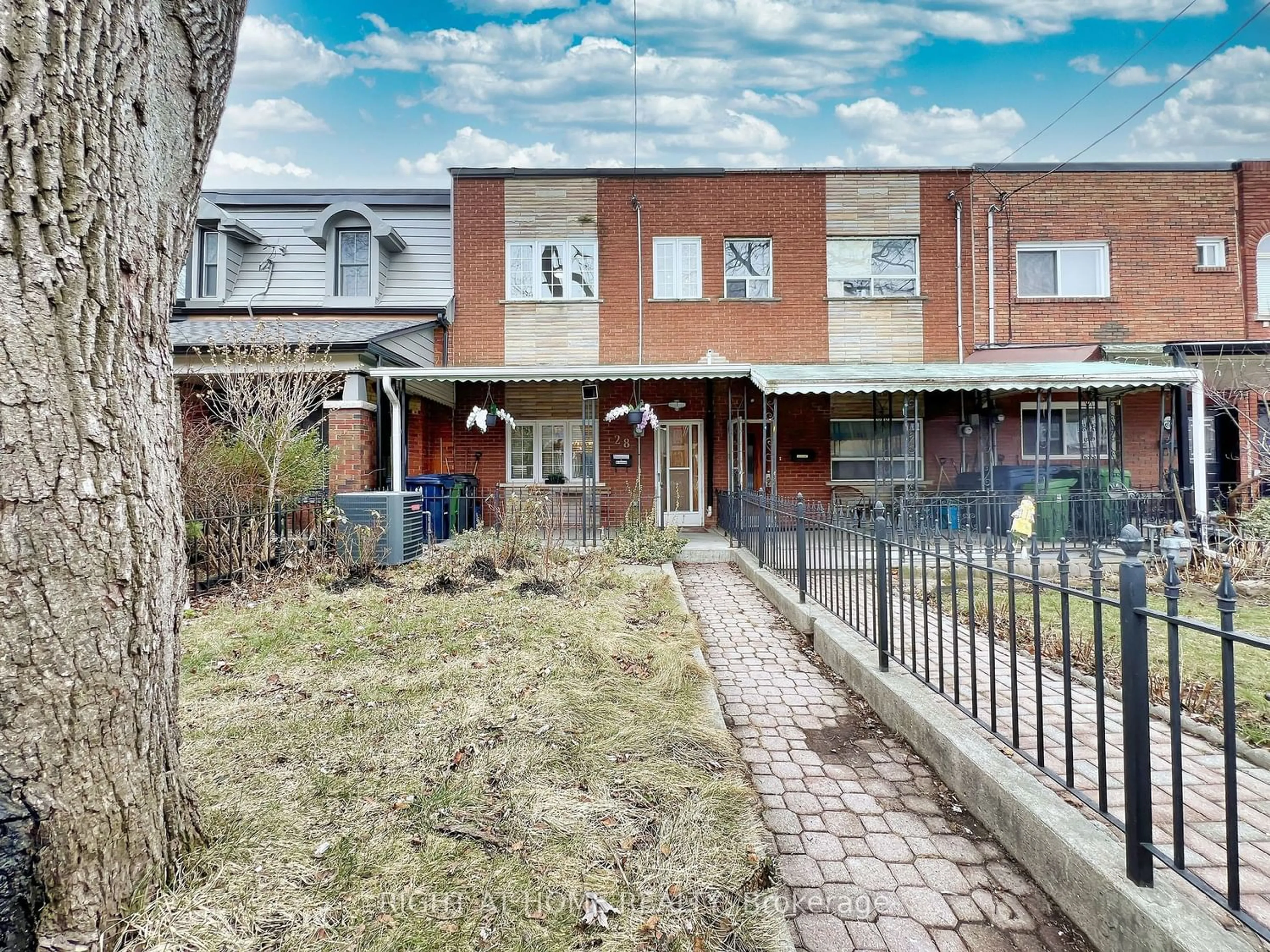 A pic from exterior of the house or condo for 28 Fennings St, Toronto Ontario M6J 3B8