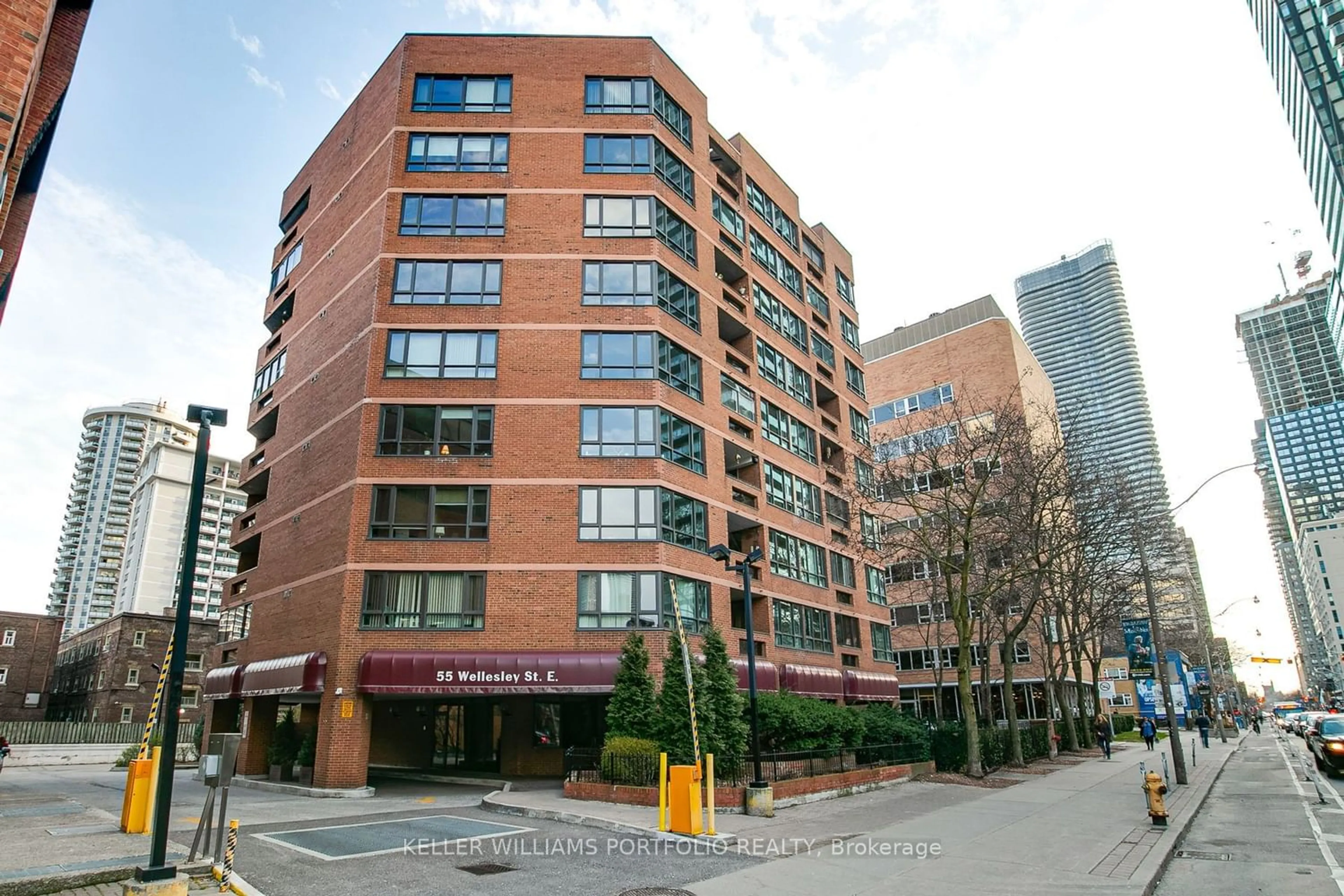A pic from exterior of the house or condo for 55 Wellesley St #605, Toronto Ontario M4Y 2T6