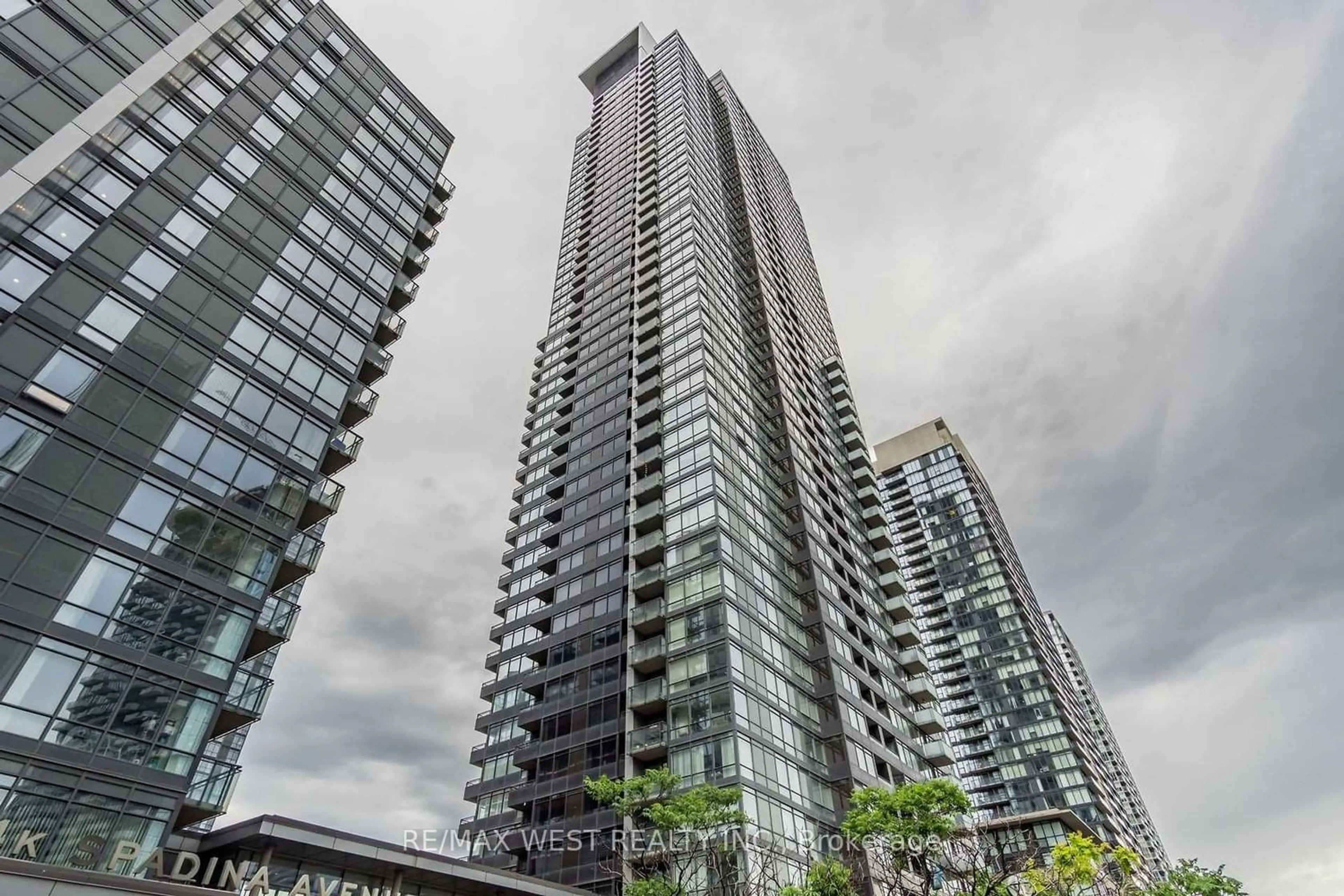 A pic from exterior of the house or condo for 25 Telegram Mews #2509, Toronto Ontario M5V 3Z1