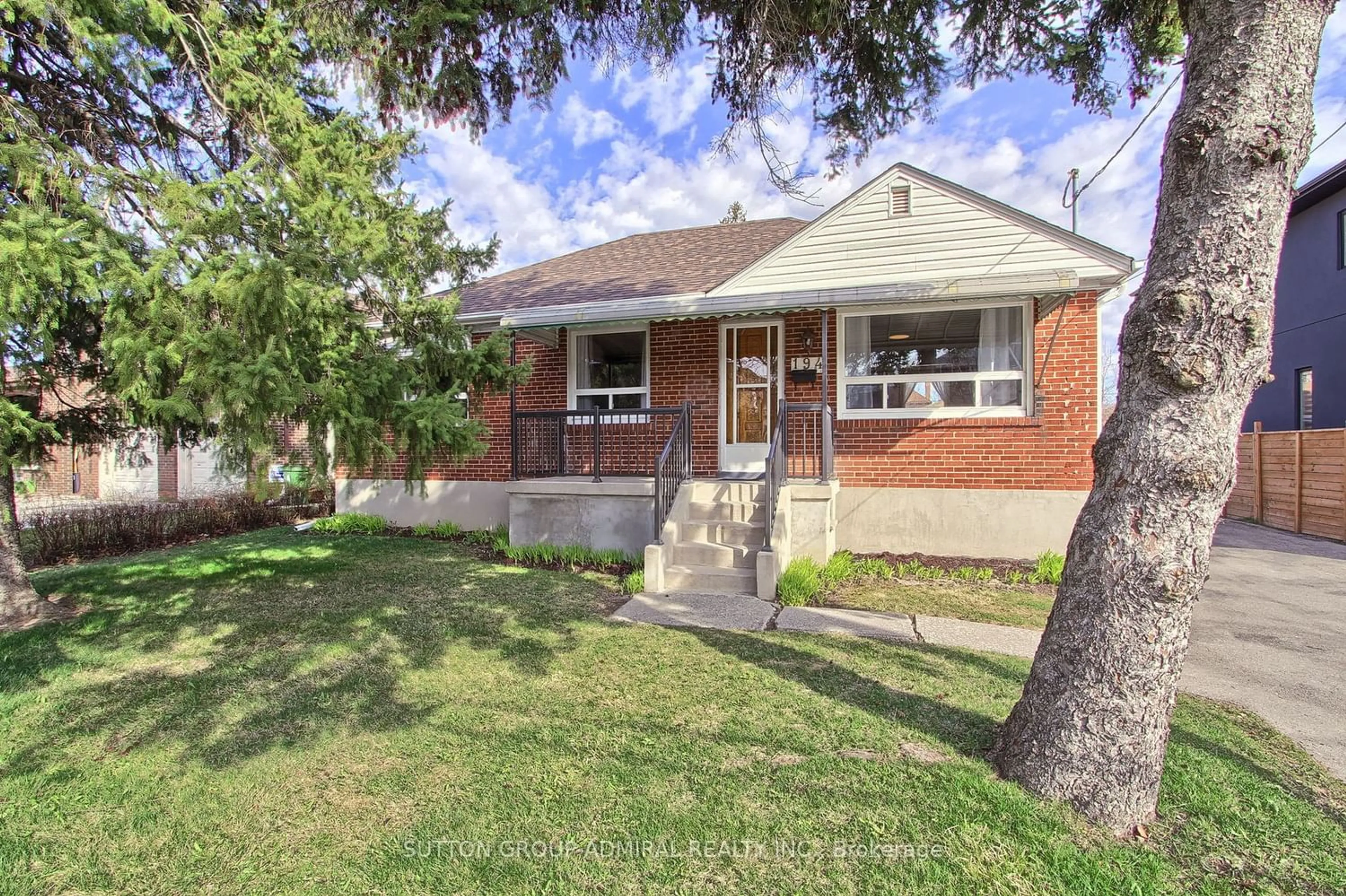 Home with brick exterior material for 194 Cocksfield Ave, Toronto Ontario M3H 3T5