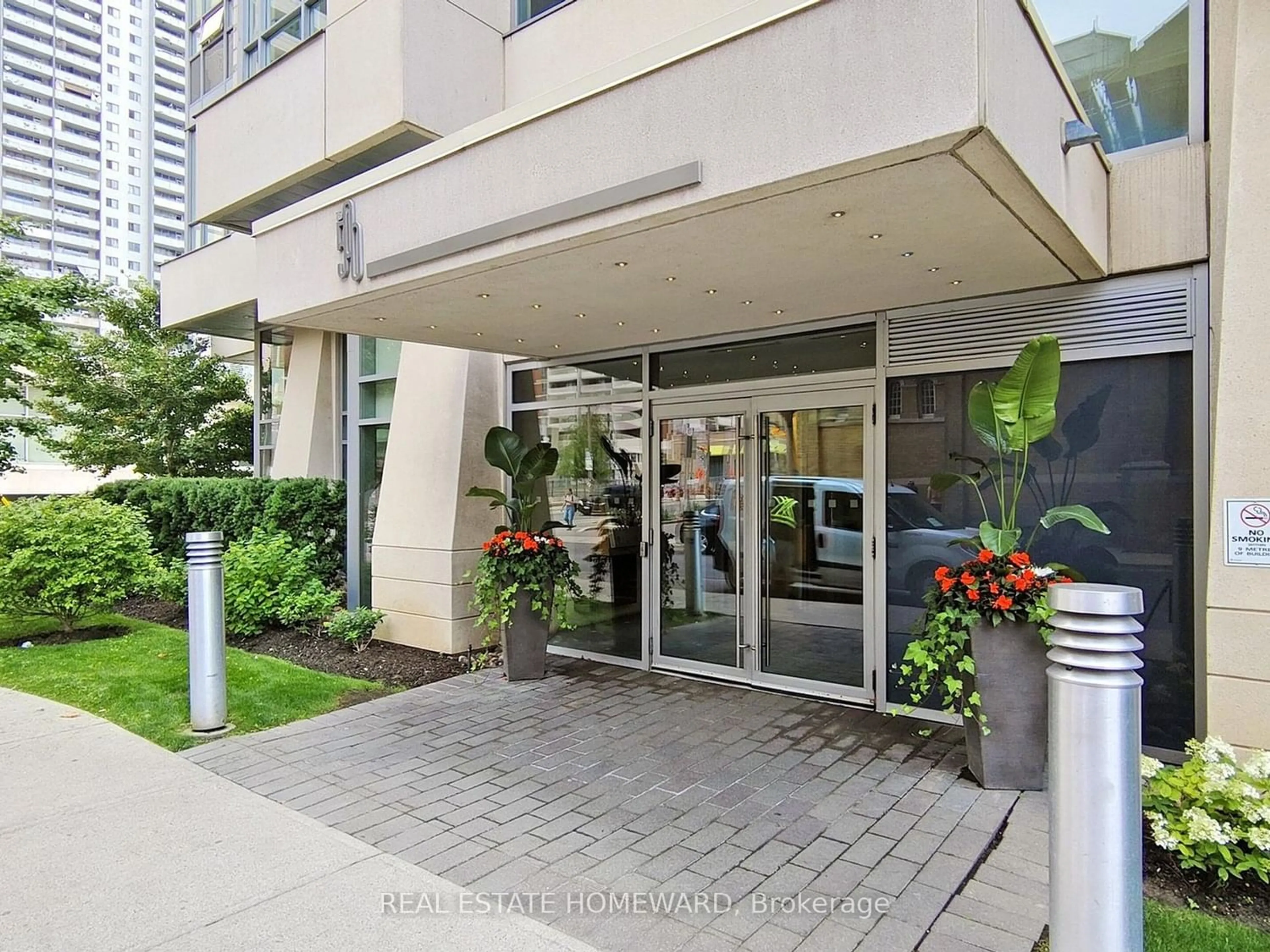 Indoor foyer for 500 Sherbourne St #2606, Toronto Ontario M4X 1L1