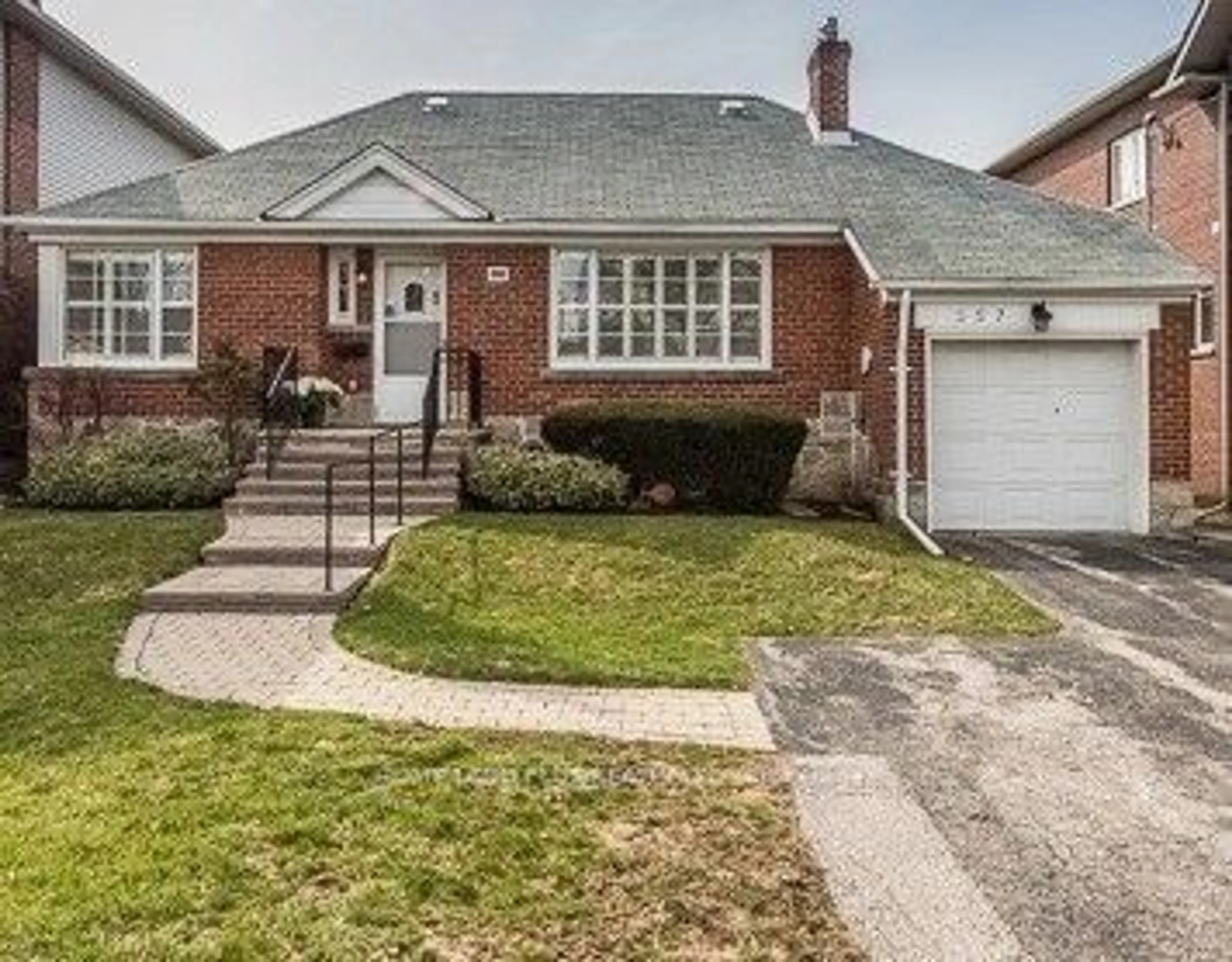 Frontside or backside of a home for 257 Joicey Blvd, Toronto Ontario M5M 2V6