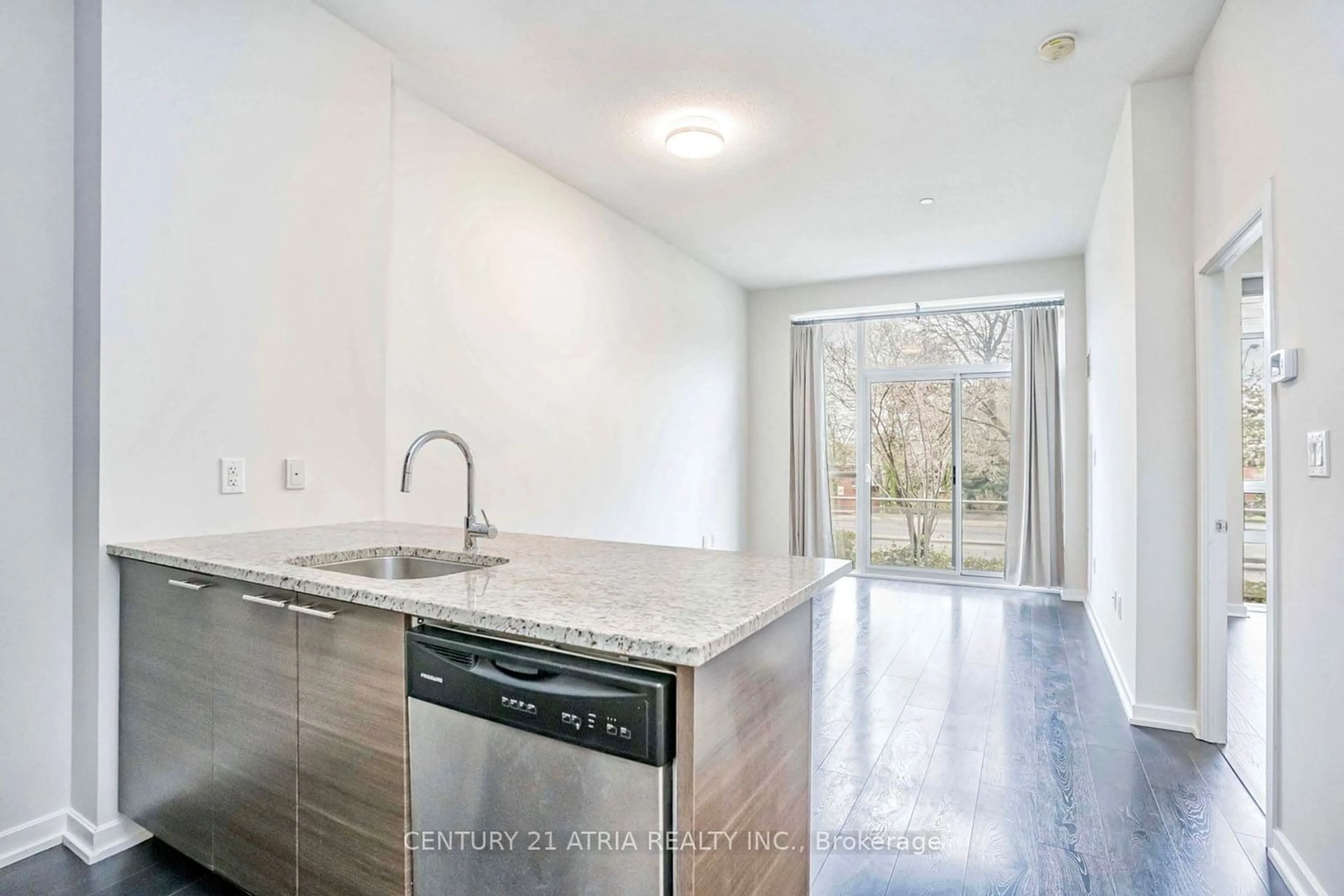 Standard kitchen for 66 Forest Manor Rd #Ps3, Toronto Ontario M2J 0B7