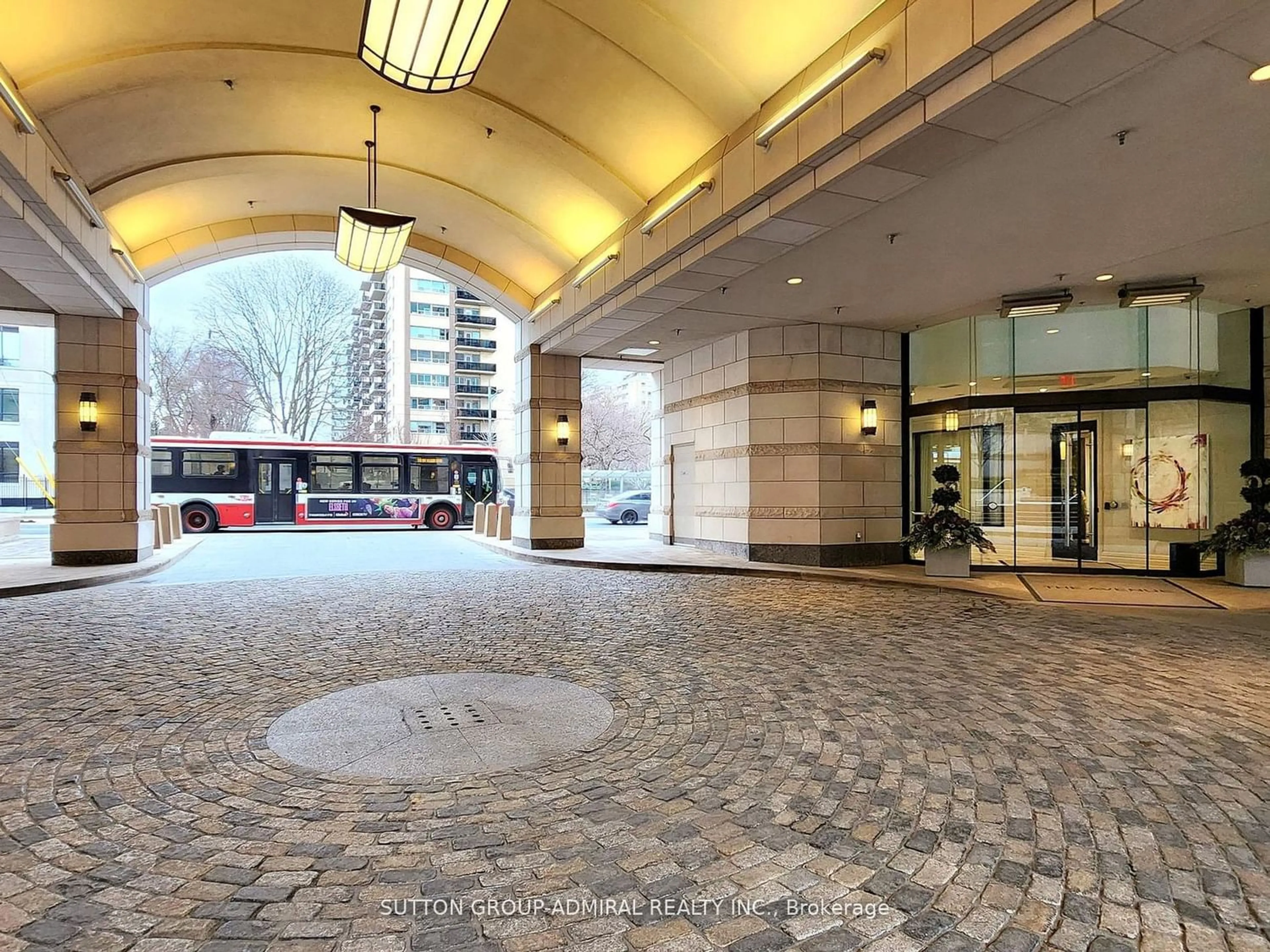 Indoor foyer for 155 St Clair Ave #804, Toronto Ontario M4V 0A1