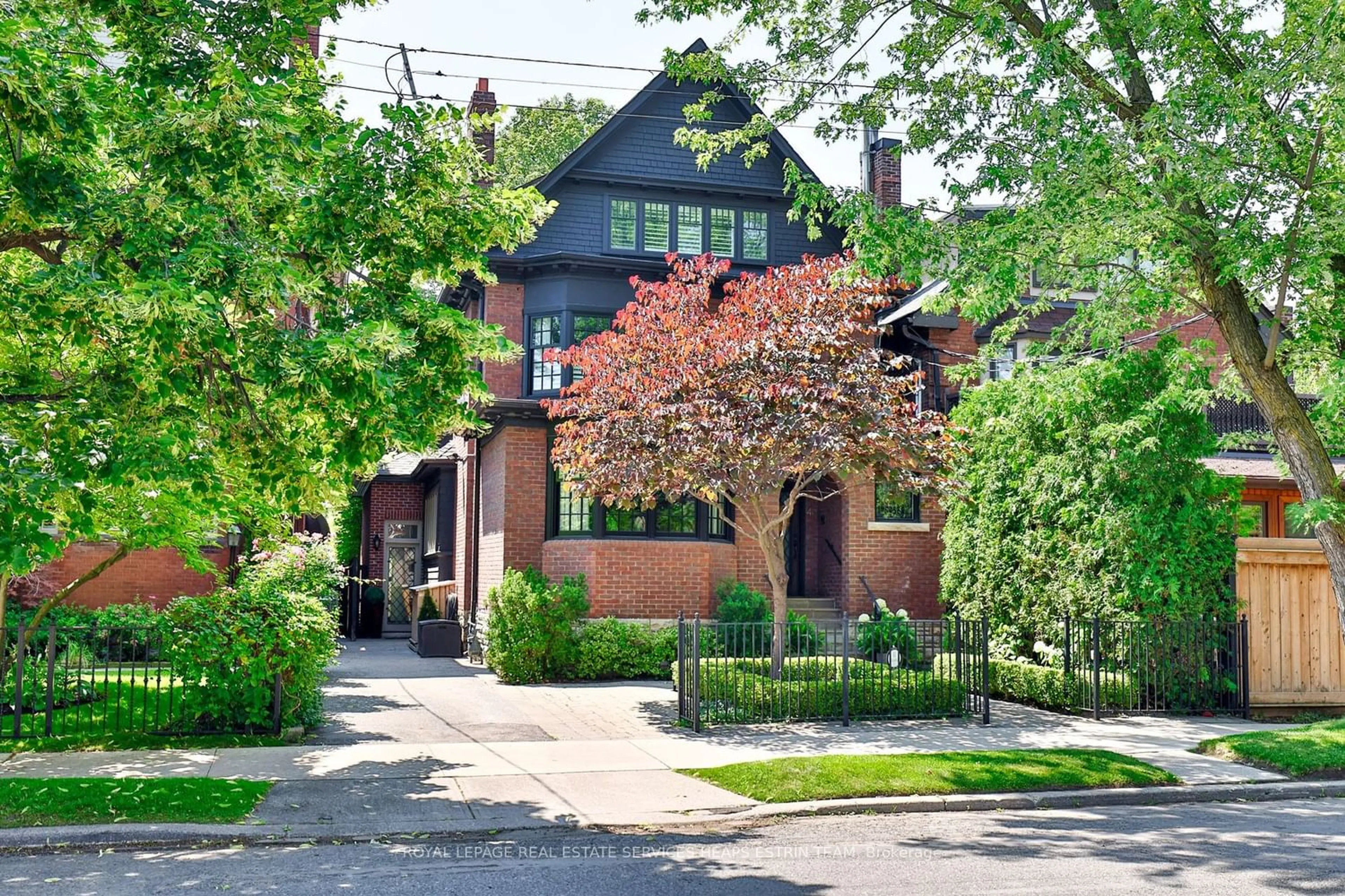Frontside or backside of a home for 40 Sherbourne St, Toronto Ontario M4W 2T4