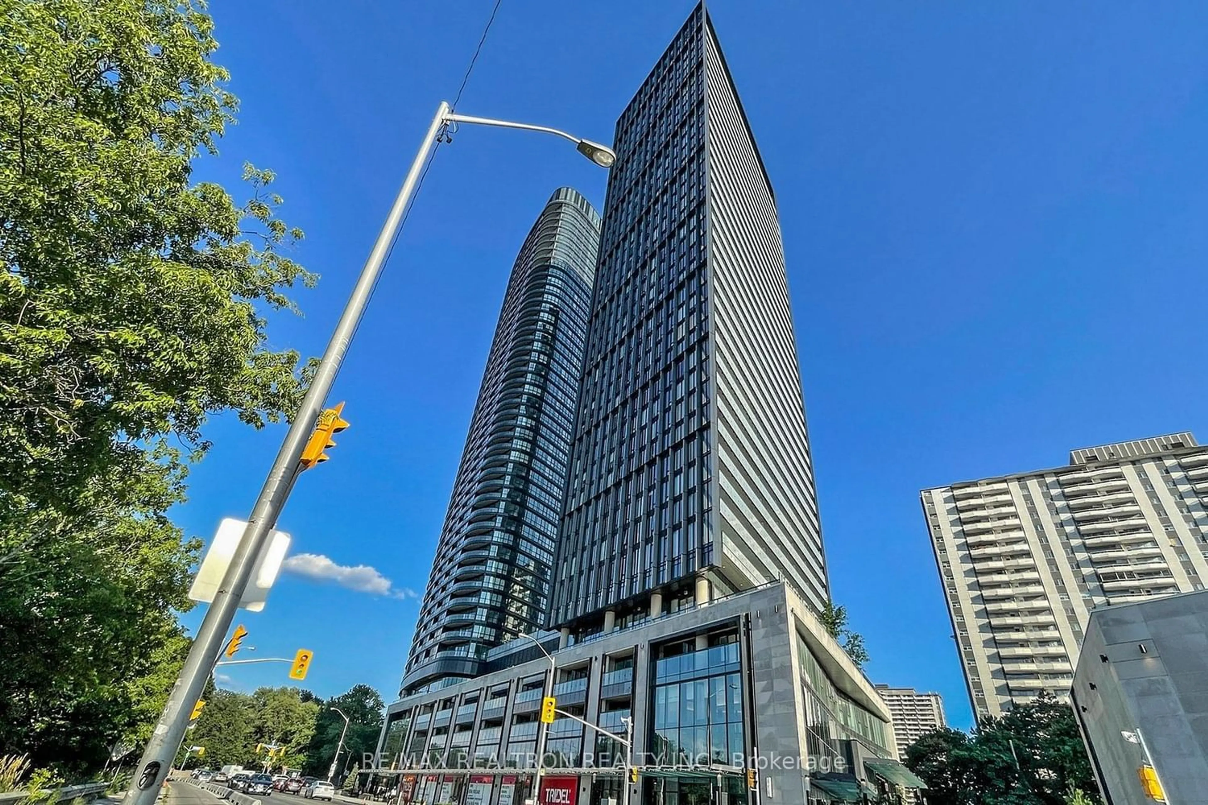 A pic from exterior of the house or condo for 575 Bloor St #1503, Toronto Ontario M4W 0B2