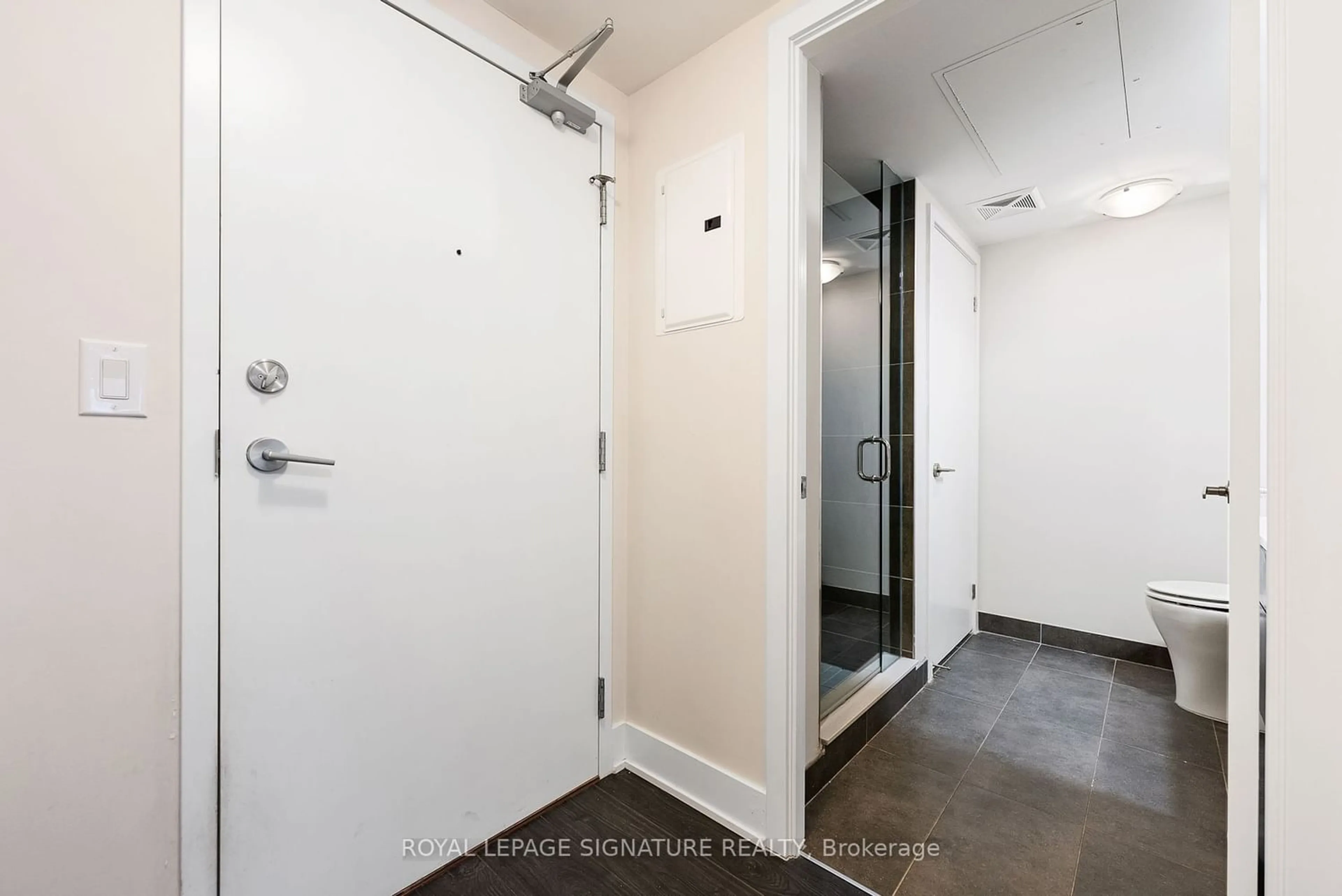 Indoor entryway for 508 Wellington St #204, Toronto Ontario M5V 0K8