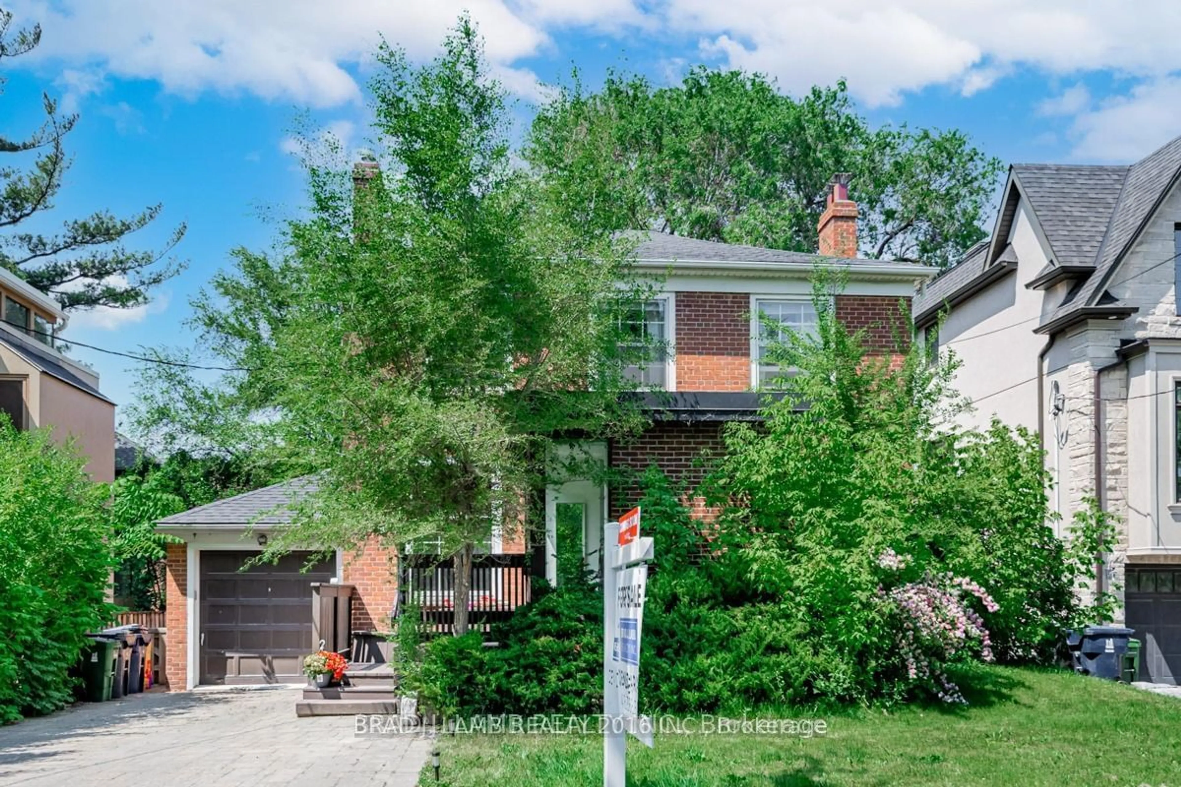 Frontside or backside of a home for 4 Caribou Rd, Toronto Ontario M5N 2A1