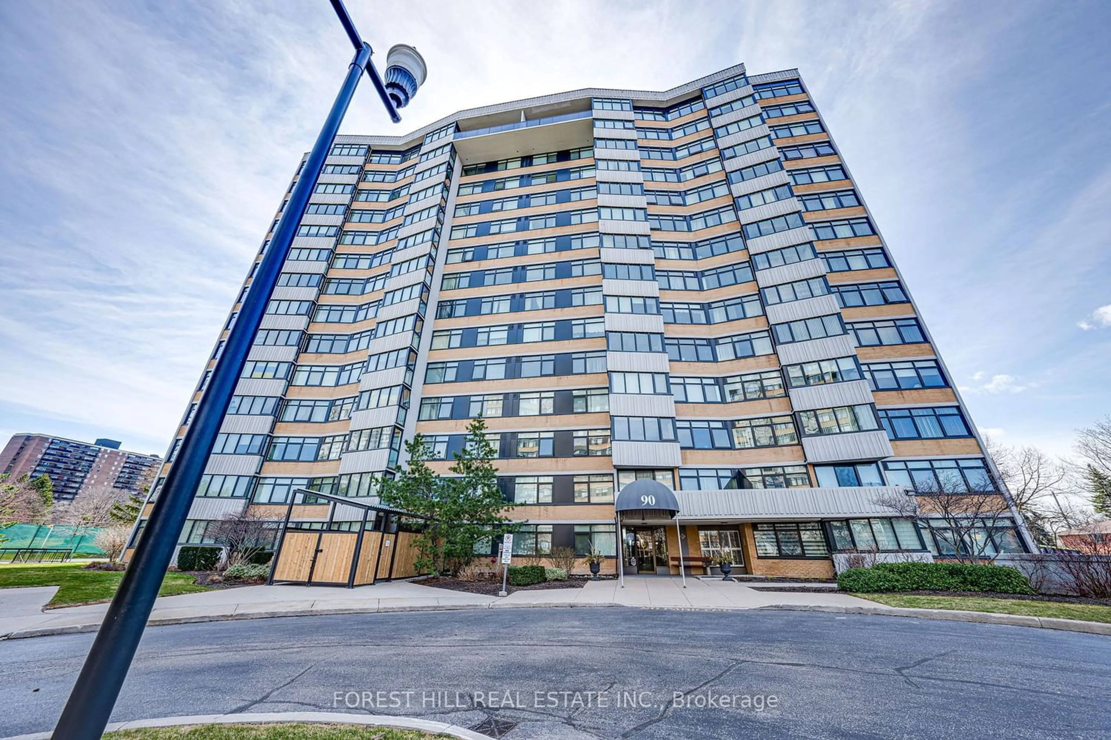 A pic from exterior of the house or condo for 90 Fisherville Rd #707, Toronto Ontario M2R 3J9