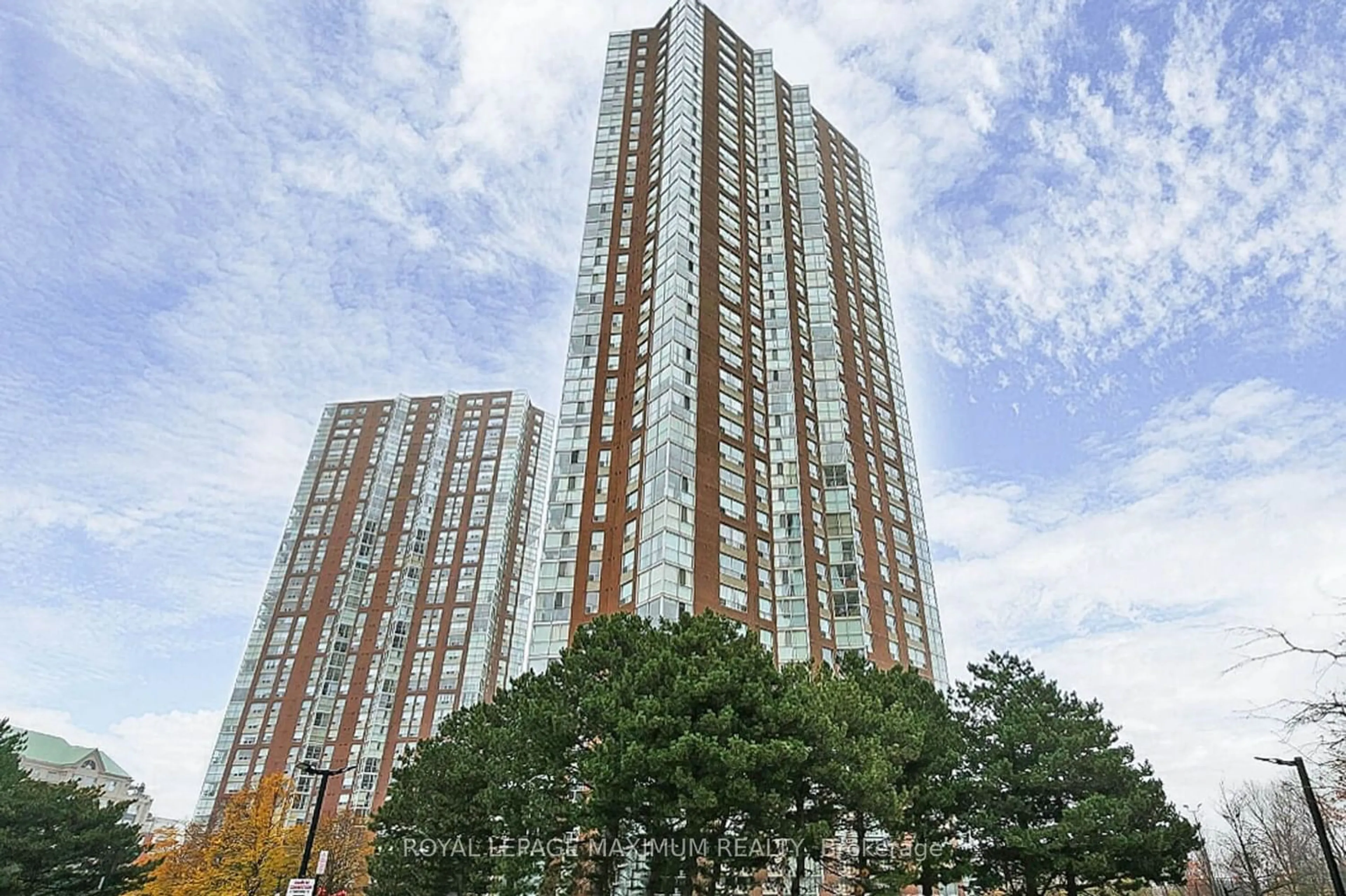 A pic from exterior of the house or condo for 5 Concorde Pl #1704, Toronto Ontario M3C 3M8