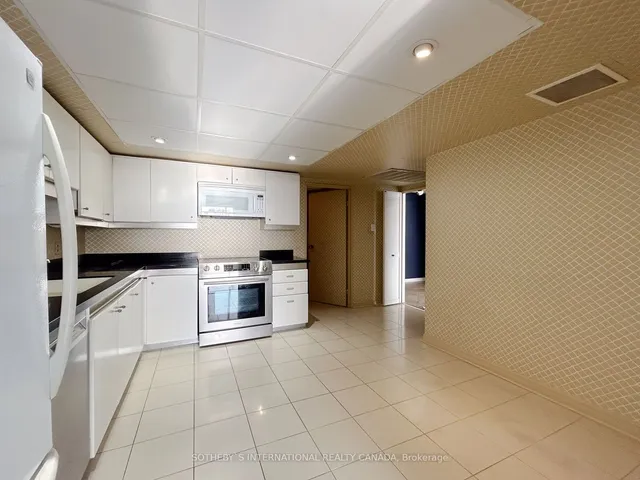 Additional property image - 65 Harbour Sq Unit 1110