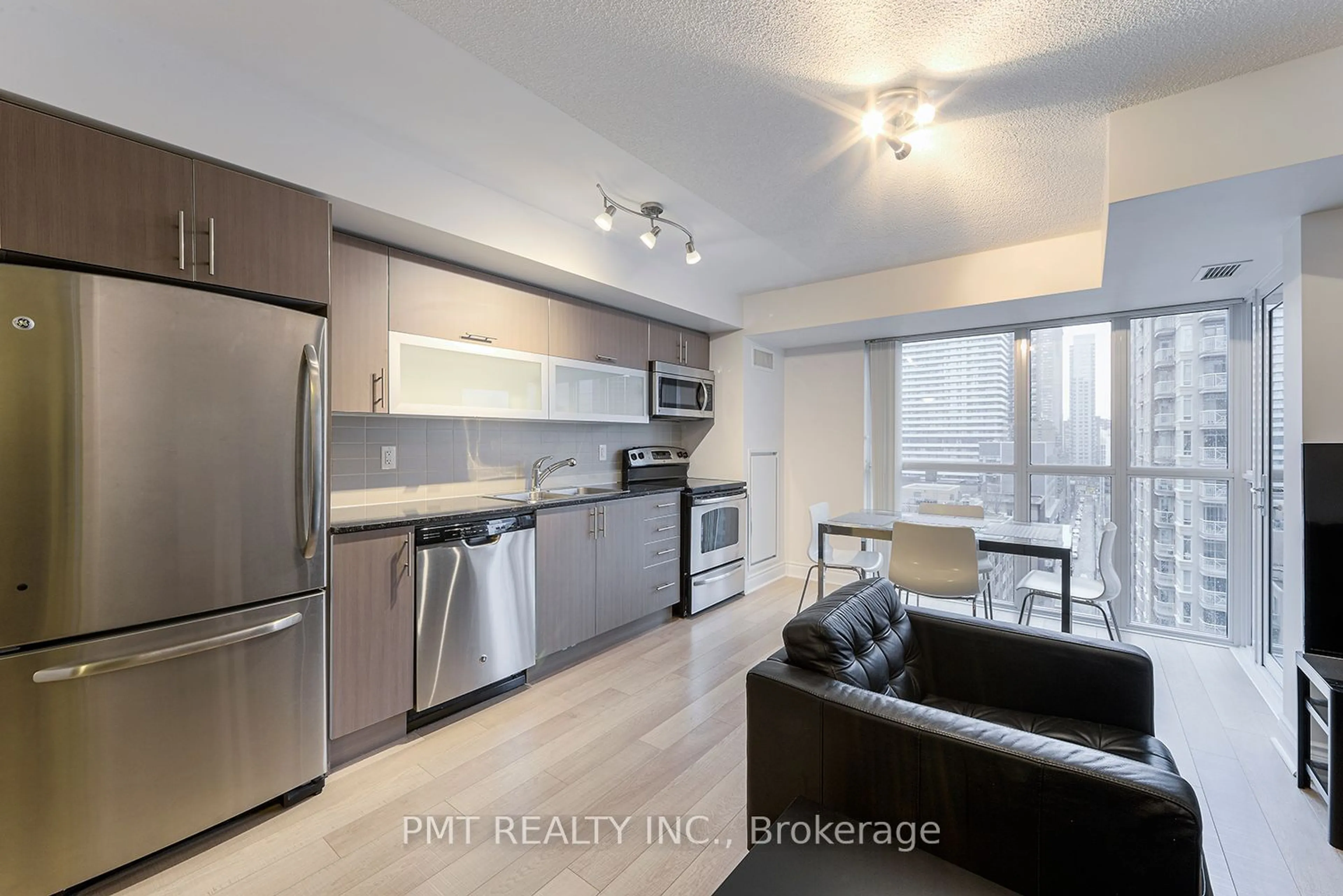 Standard kitchen for 28 Ted Rogers Way #1508, Toronto Ontario M4Y 2J4