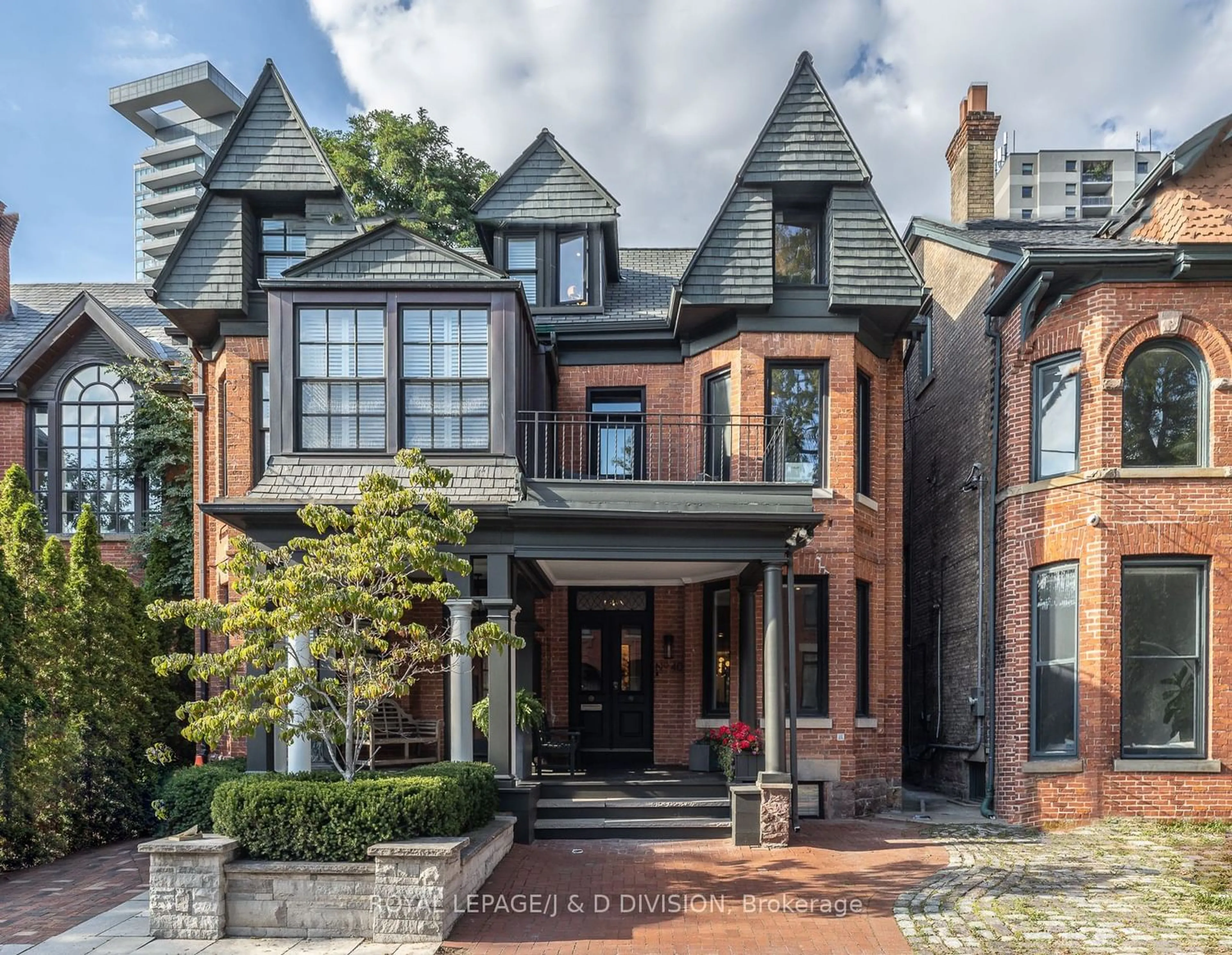 Home with brick exterior material for 40 Bernard Ave, Toronto Ontario M5R 1R2