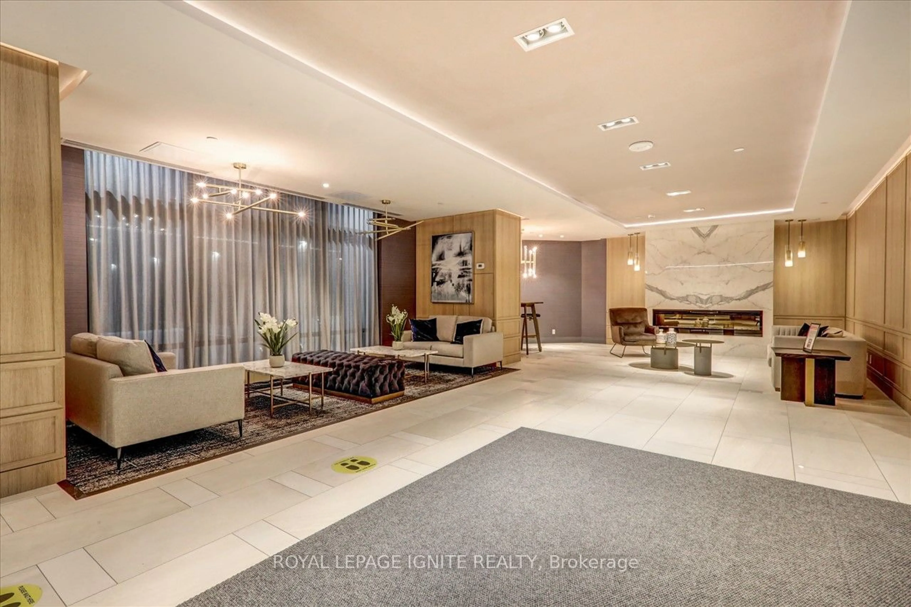 Indoor lobby for 621 Sheppard Ave #621, Toronto Ontario M2K 0G4