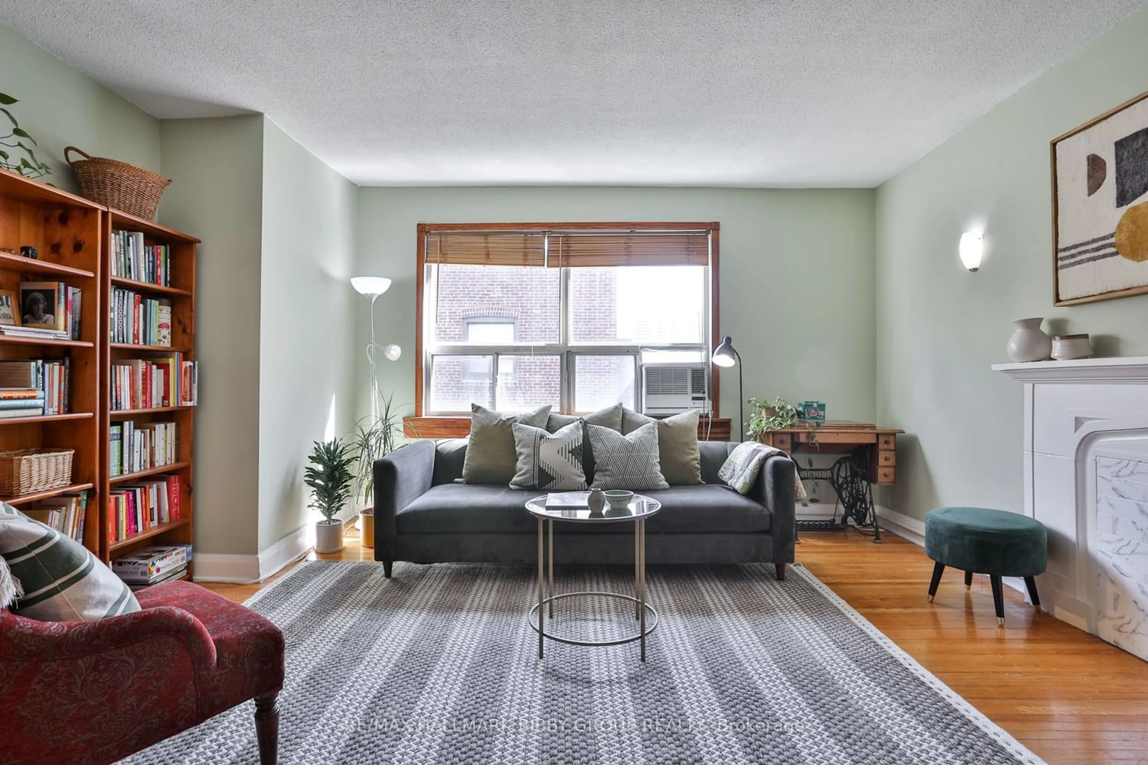 Living room for 35 Raglan Ave ##404, Toronto Ontario M6C 2K7