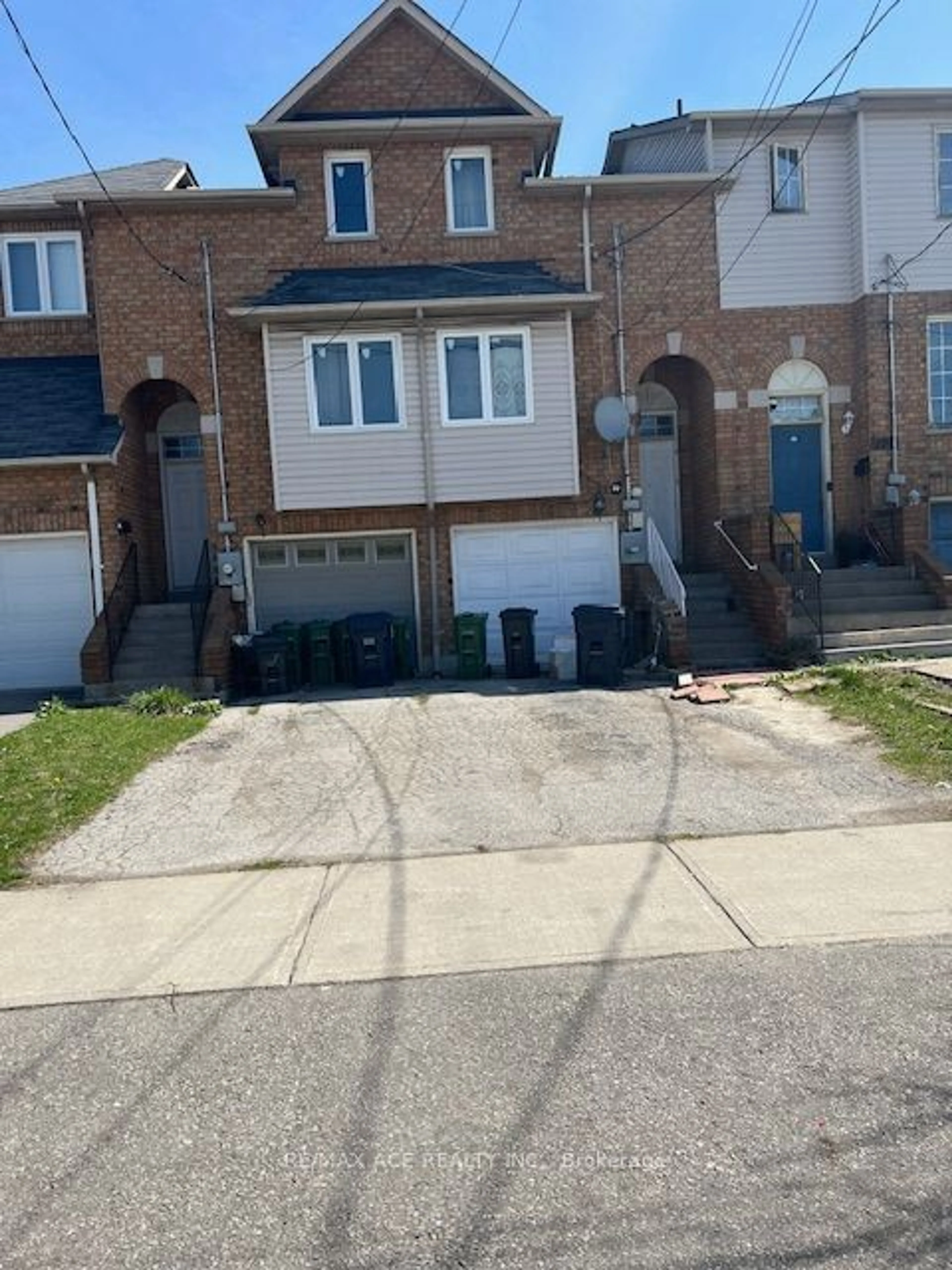 A pic from exterior of the house or condo for 19 Warner Ave, Toronto Ontario M4A 2X1
