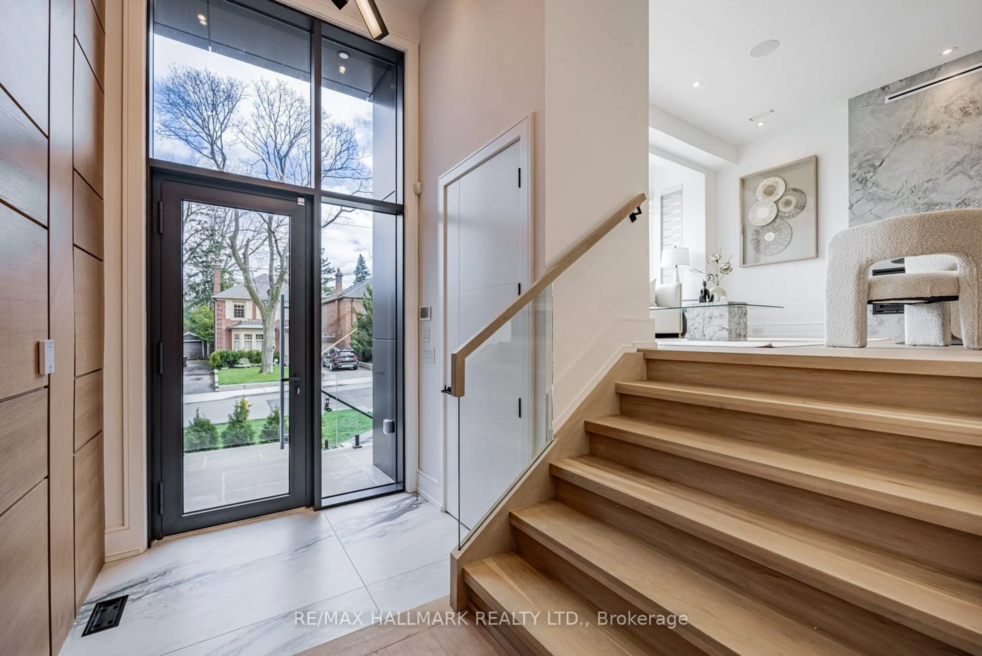 Indoor entryway for 118 Airdrie Rd, Toronto Ontario M4G 1M5