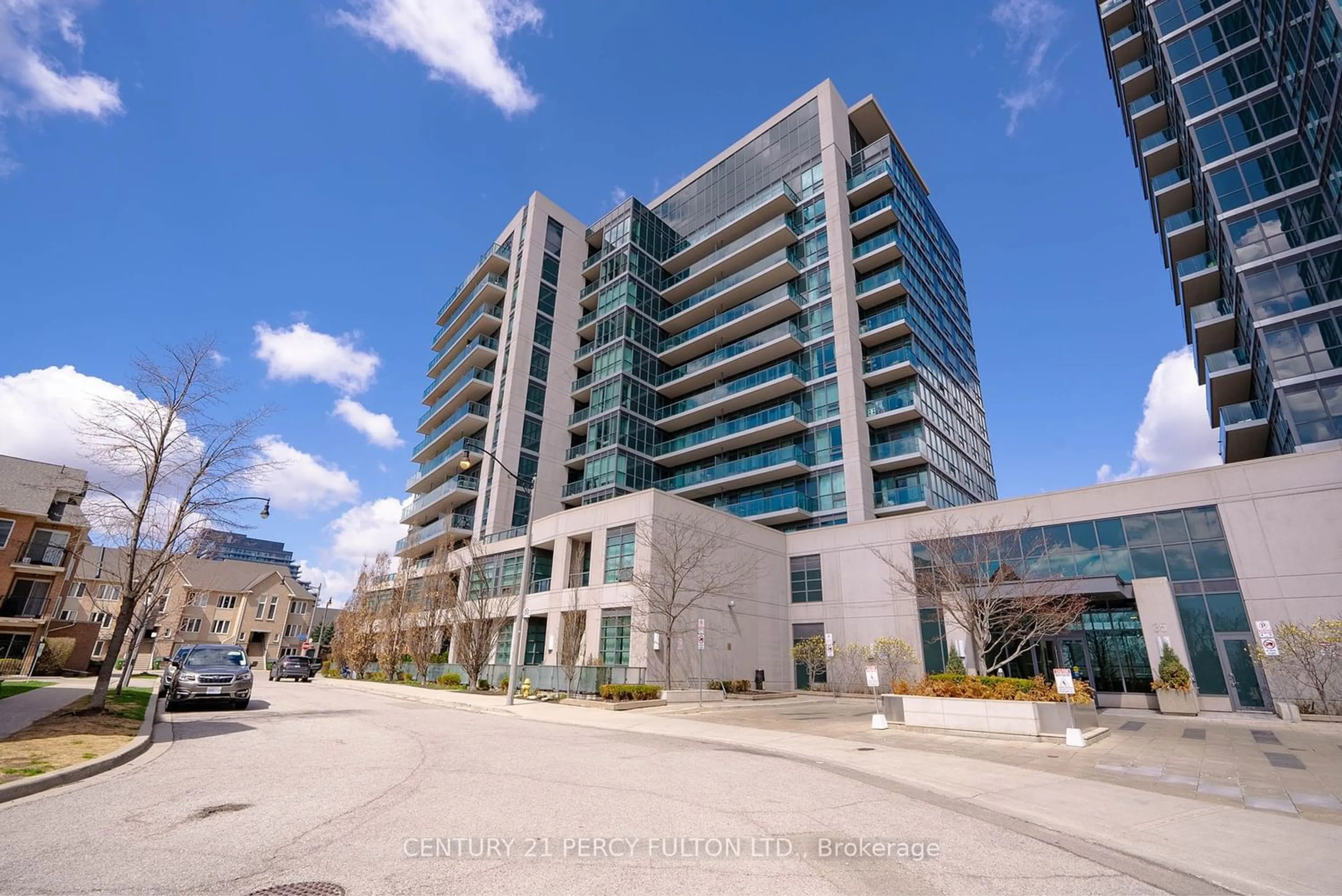 A pic from exterior of the house or condo for 35 Brian Peck Cres #516, Toronto Ontario M4G 0A5