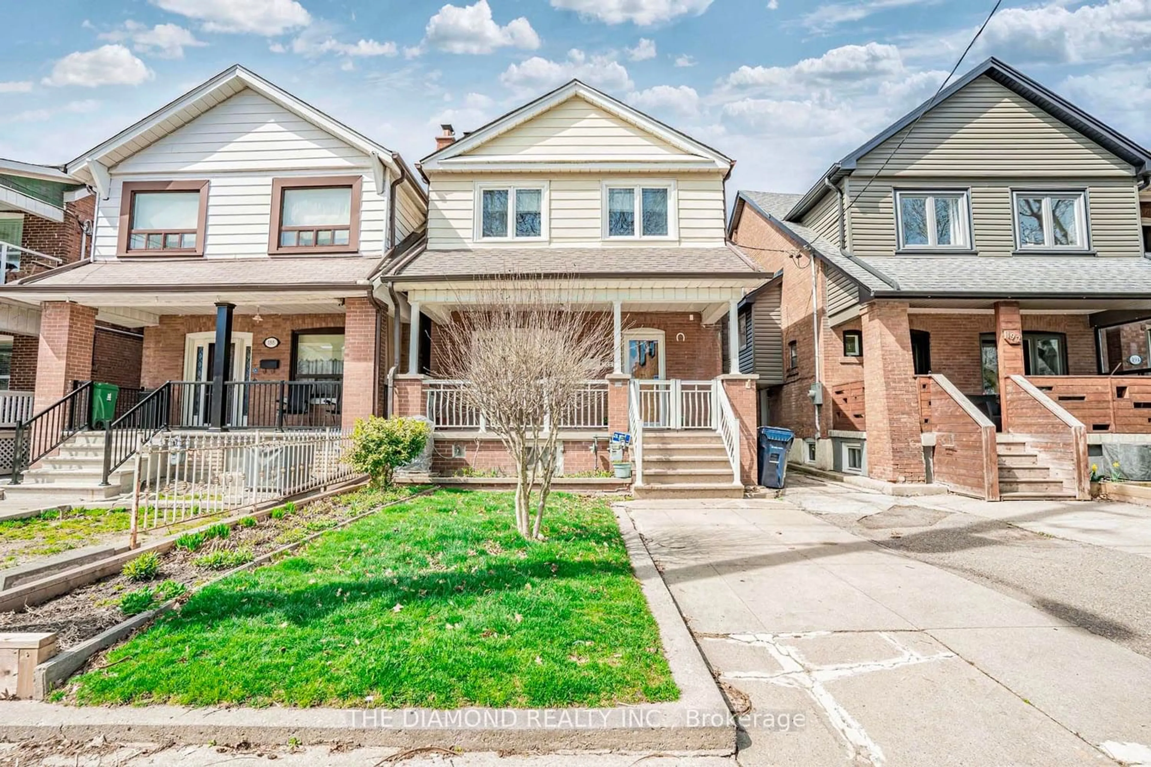 Frontside or backside of a home for 190 Northcliffe Blvd, Toronto Ontario M6E 3K6