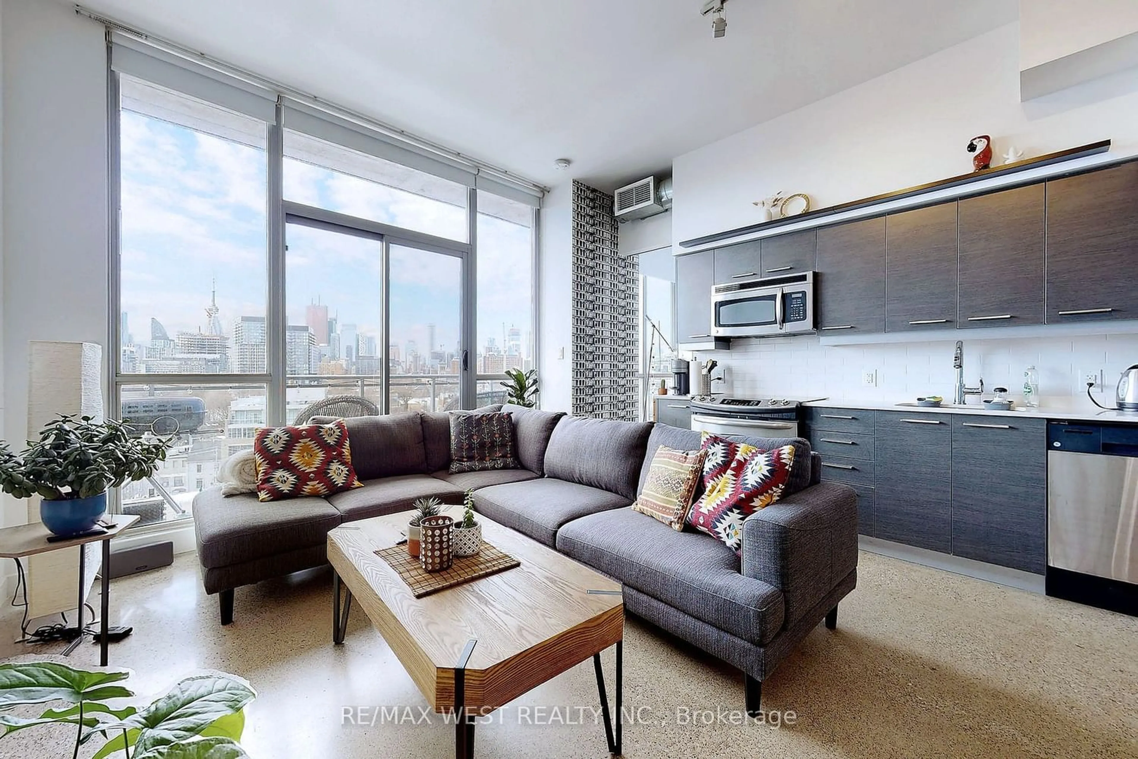 Living room for 510 King St #804, Toronto Ontario M5A 1M1