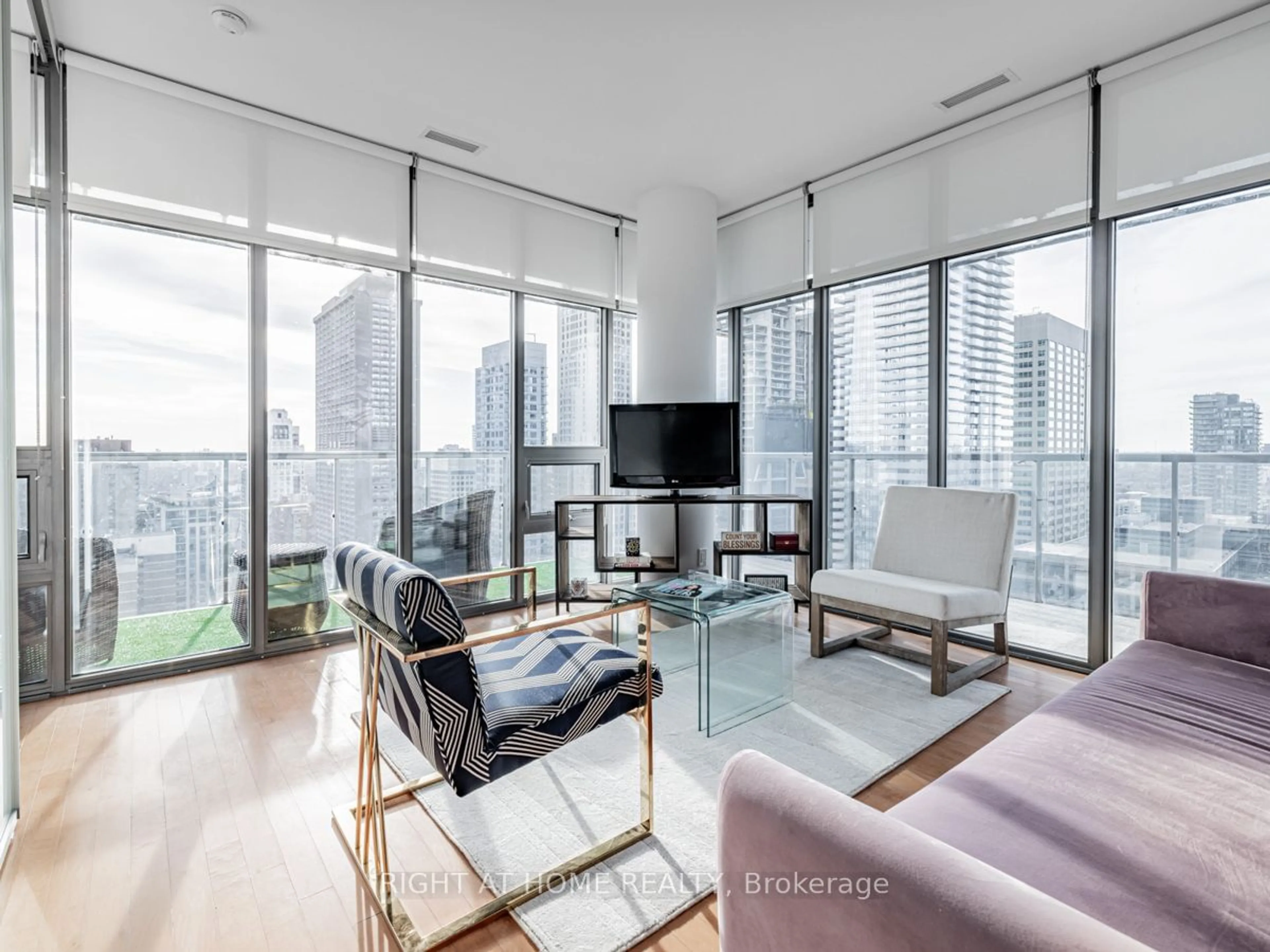 Living room for 33 Charles St #2907, Toronto Ontario M4Y 0A2
