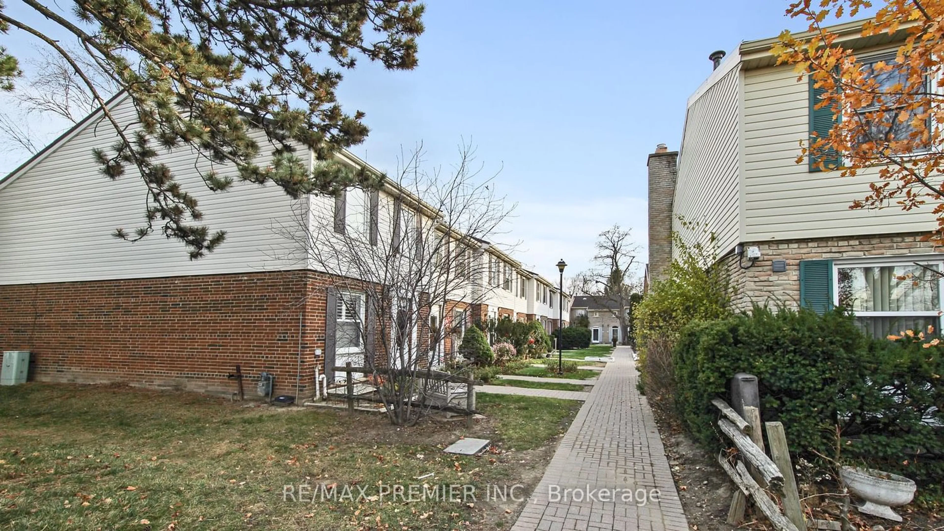 A pic from exterior of the house or condo for 541 Steeles Ave #68, Toronto Ontario M2M 3Y1