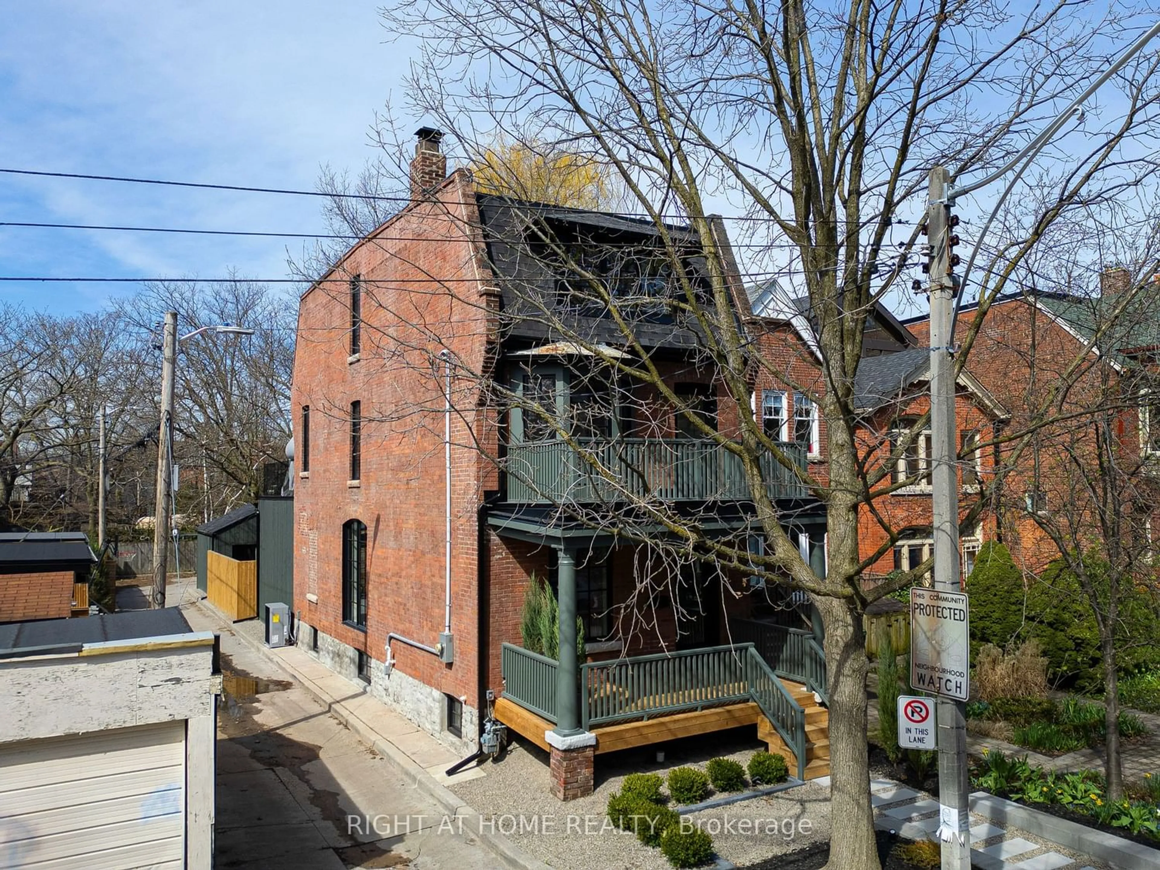 Home with brick exterior material for 160 Howland Ave, Toronto Ontario M5R 3B6