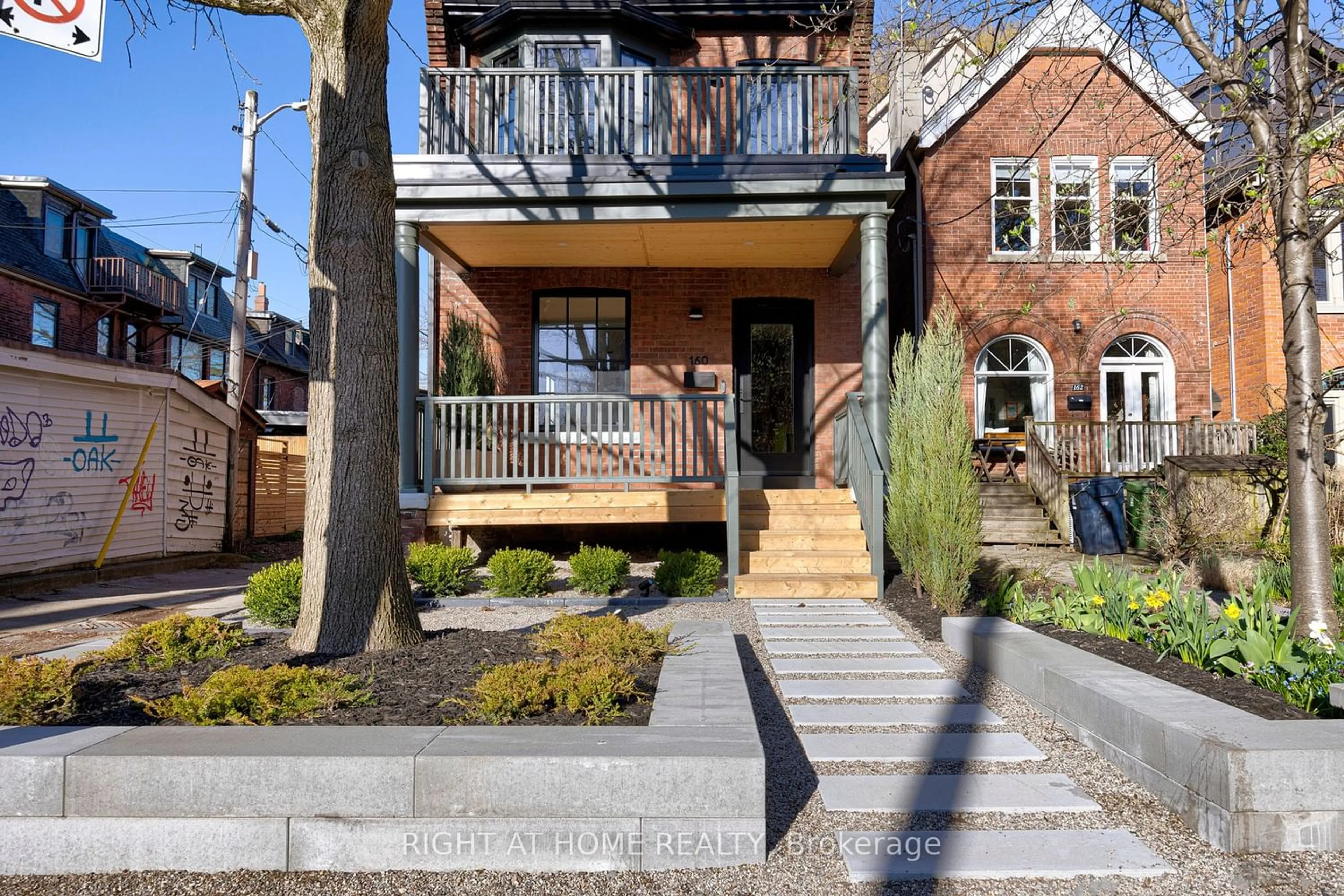 Home with brick exterior material for 160 Howland Ave, Toronto Ontario M5R 3B6